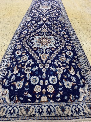 26740836c - Nain, Persia, approx. 40 years, wool on cotton, approx. 284 x 78 cm, condition: 2. Rugs, Carpets & Flatweaves