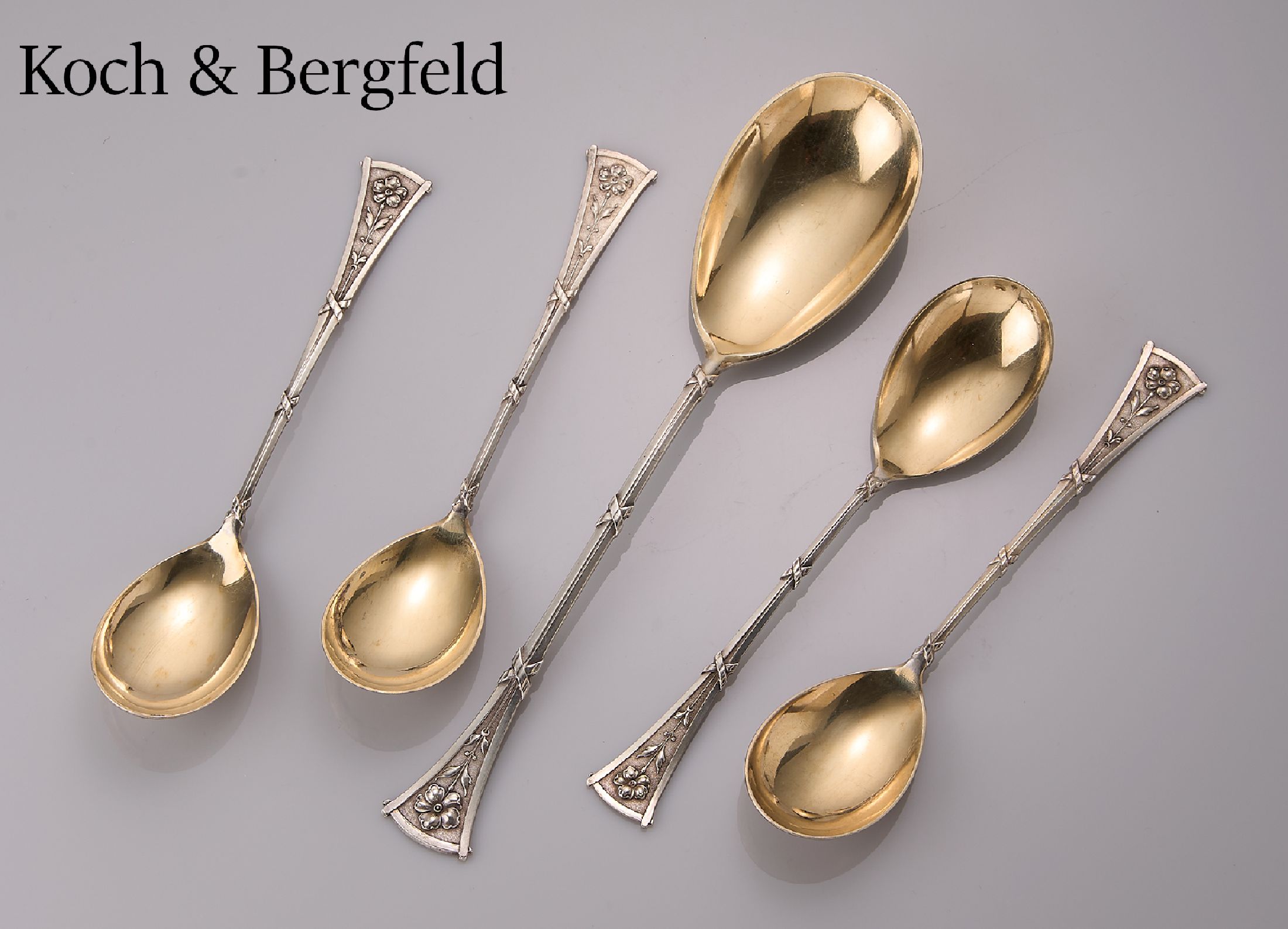 18 tlg. Eisbesteck, 800er Silber, deutsch 1895-1900, reiner Jugendstil, Griff mit Kreuzband und Blume, Laffen verg., 1 Vorlegelöffel und 17 kl. ...