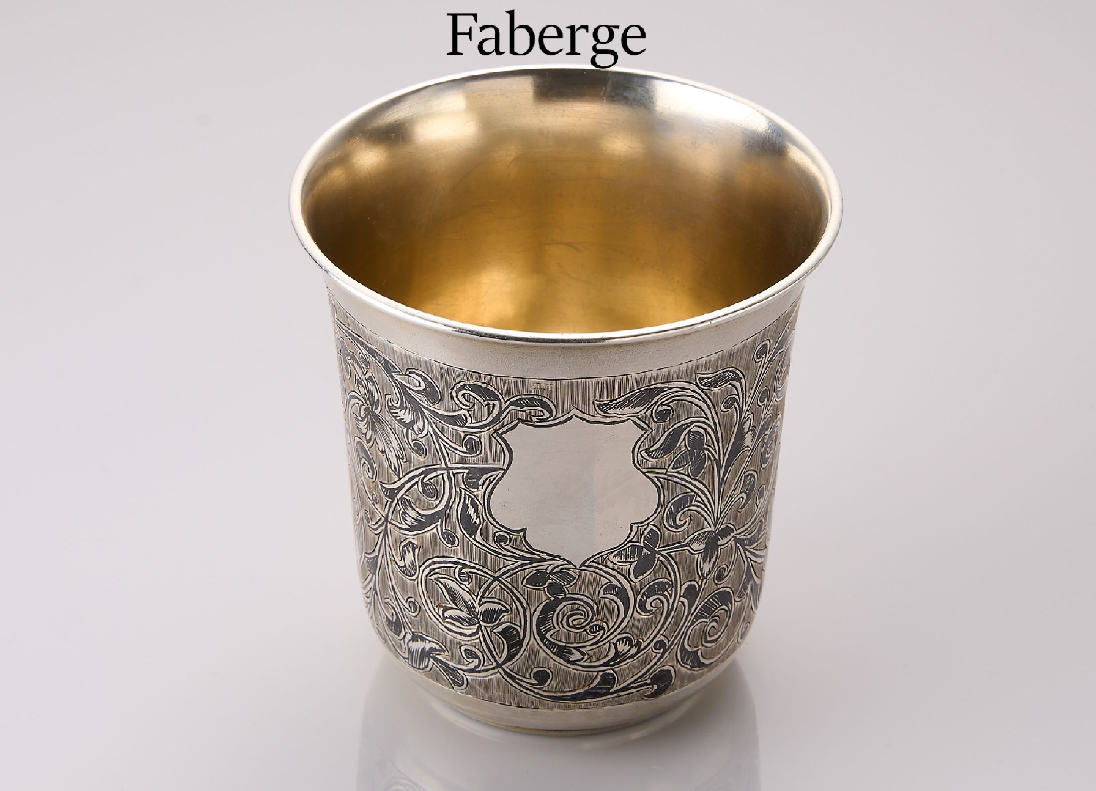 FABERGE Becher, 84er Silber, Russland, Moskau, vor 1896, innen verg., umlaufend grav.Dekor aus Rocaillen, Blättern und Blüten, Tula, freies ...