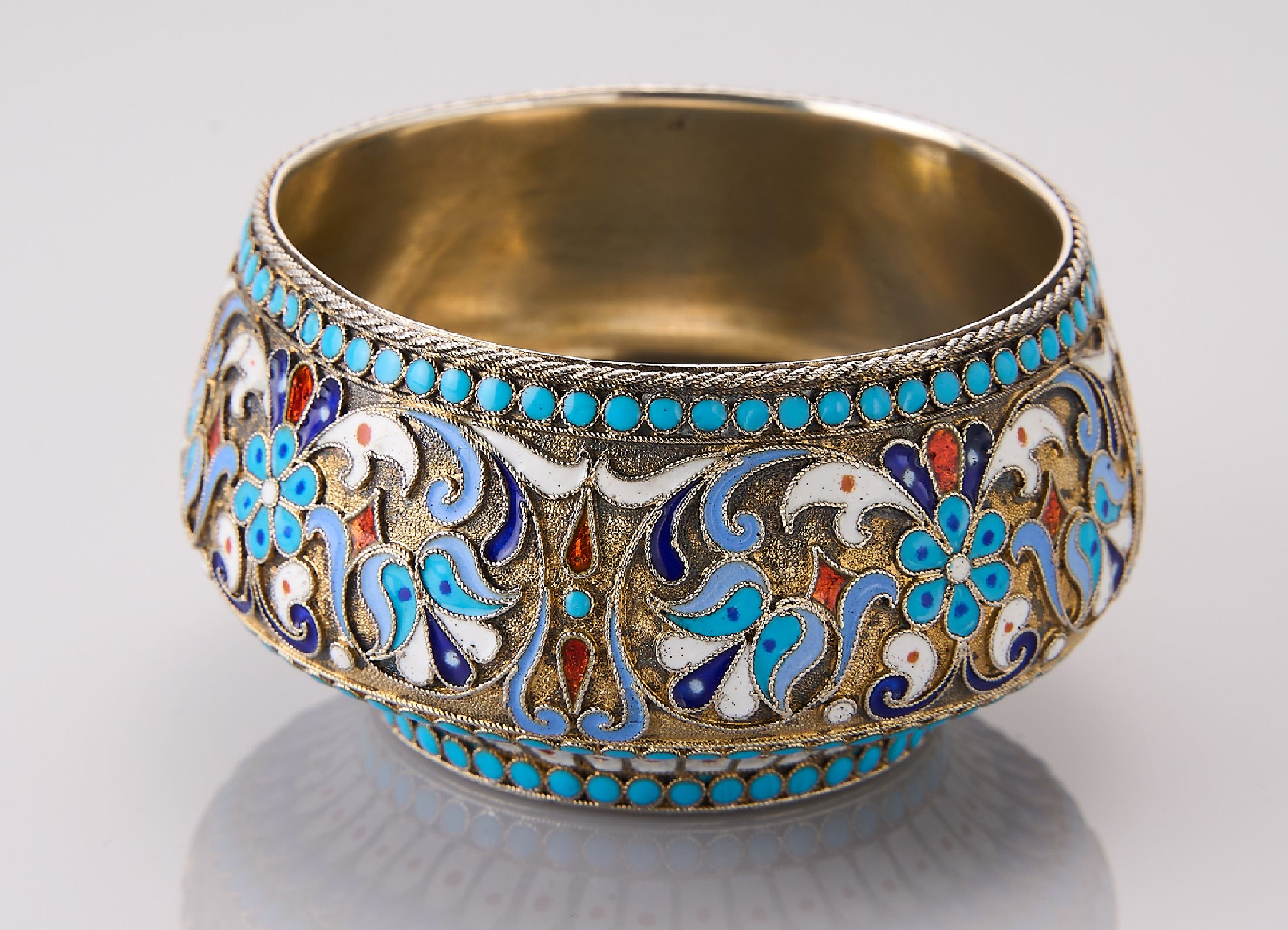 Salzgefäß mit Cloisonne-Email, 84er Silber,Russland 1896-1908, außen verg., umlaufendes Dekor mit fein ausgeführtem Cloisonne-Email in versch. ...