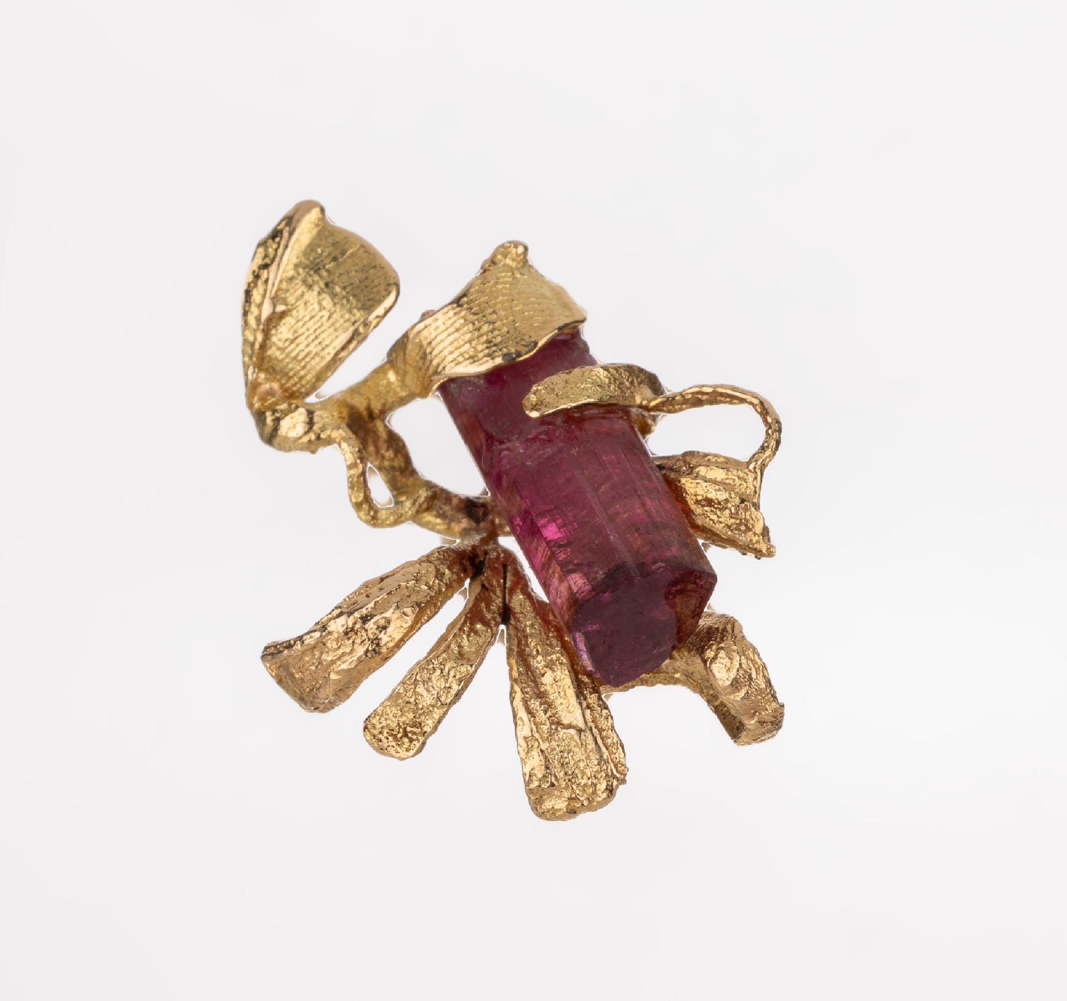 18 kt Gold Turmalin-Anhänger, GG 750/000 gepr., rosafarb. Turmalin-Rohstein mit nat. Merkmalen, (Klebespuren/gebrochen) Einzelanfertigung, ca. 9.5 ...
