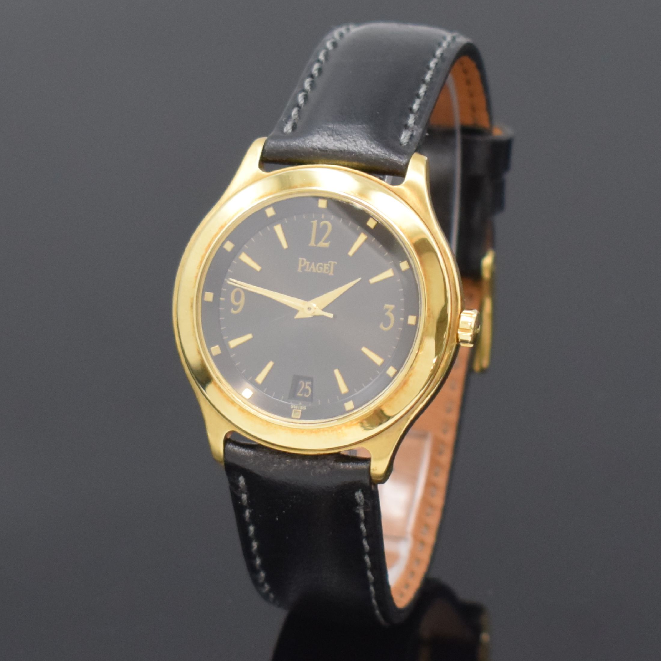 Detail a: PIAGET Citea Armbanduhr in GG 750/000 Referenz 26001, Schweiz um 2000, Automatik, Boden 6-fach verschr., schwarzes Zifferbl. m. gold. Std.-Ind. u. ...