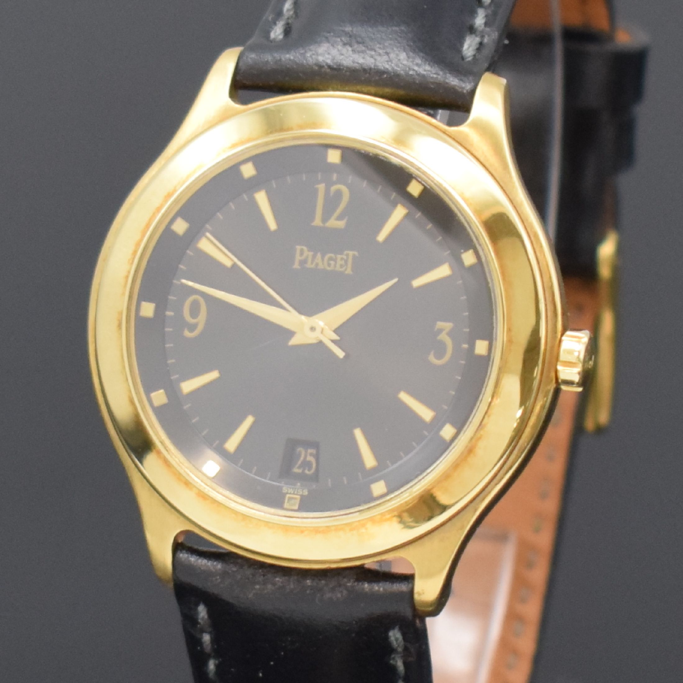 Detail b: PIAGET Citea Armbanduhr in GG 750/000 Referenz 26001, Schweiz um 2000, Automatik, Boden 6-fach verschr., schwarzes Zifferbl. m. gold. Std.-Ind. u. ...
