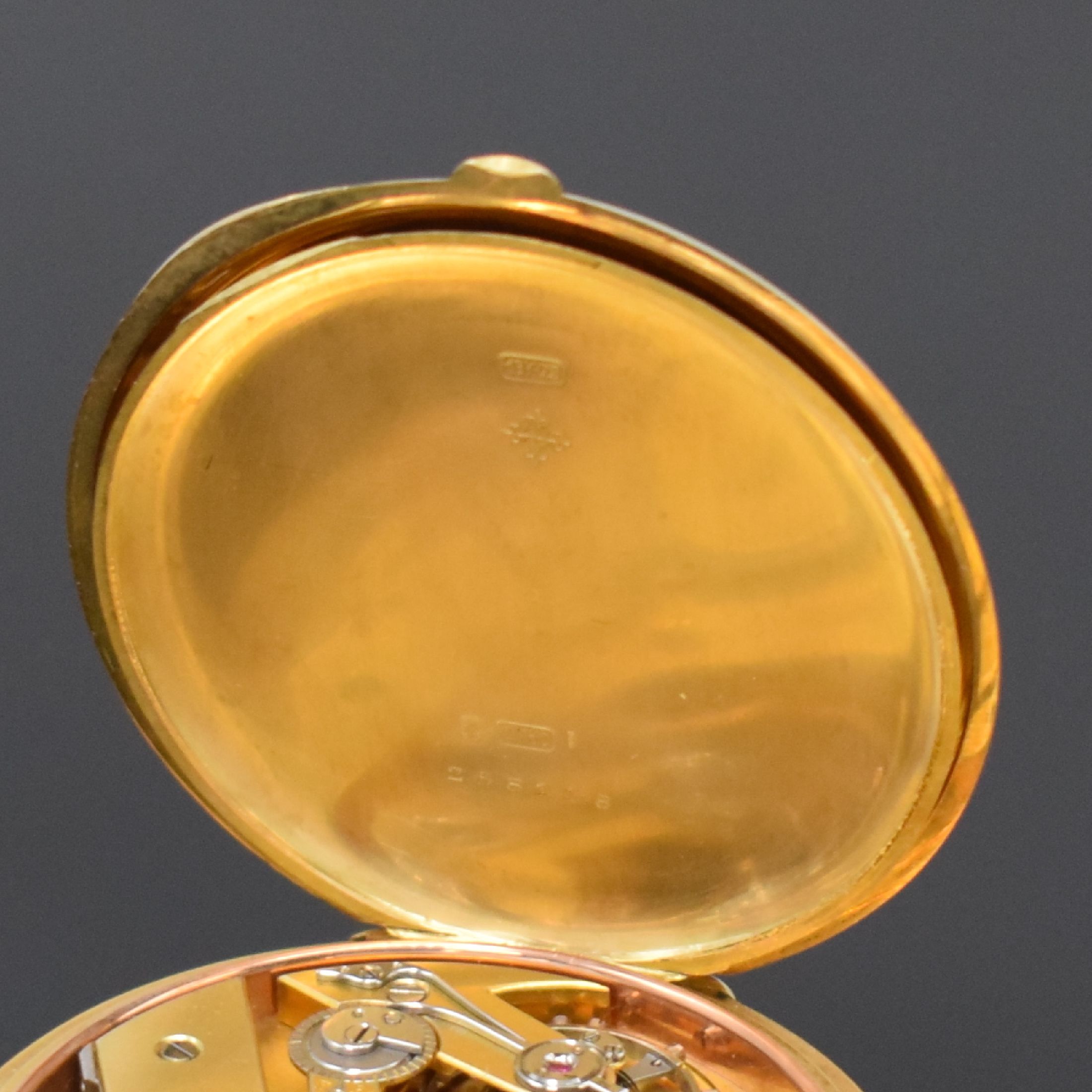 Detail i: PATEK PHILIPPE Savonette in GG 750/000, Schweiz für den russischen Markt um 1915, streifen-guill. 3-Deckel-Goldgeh., a-goutte Schlüsse, späteres ...
