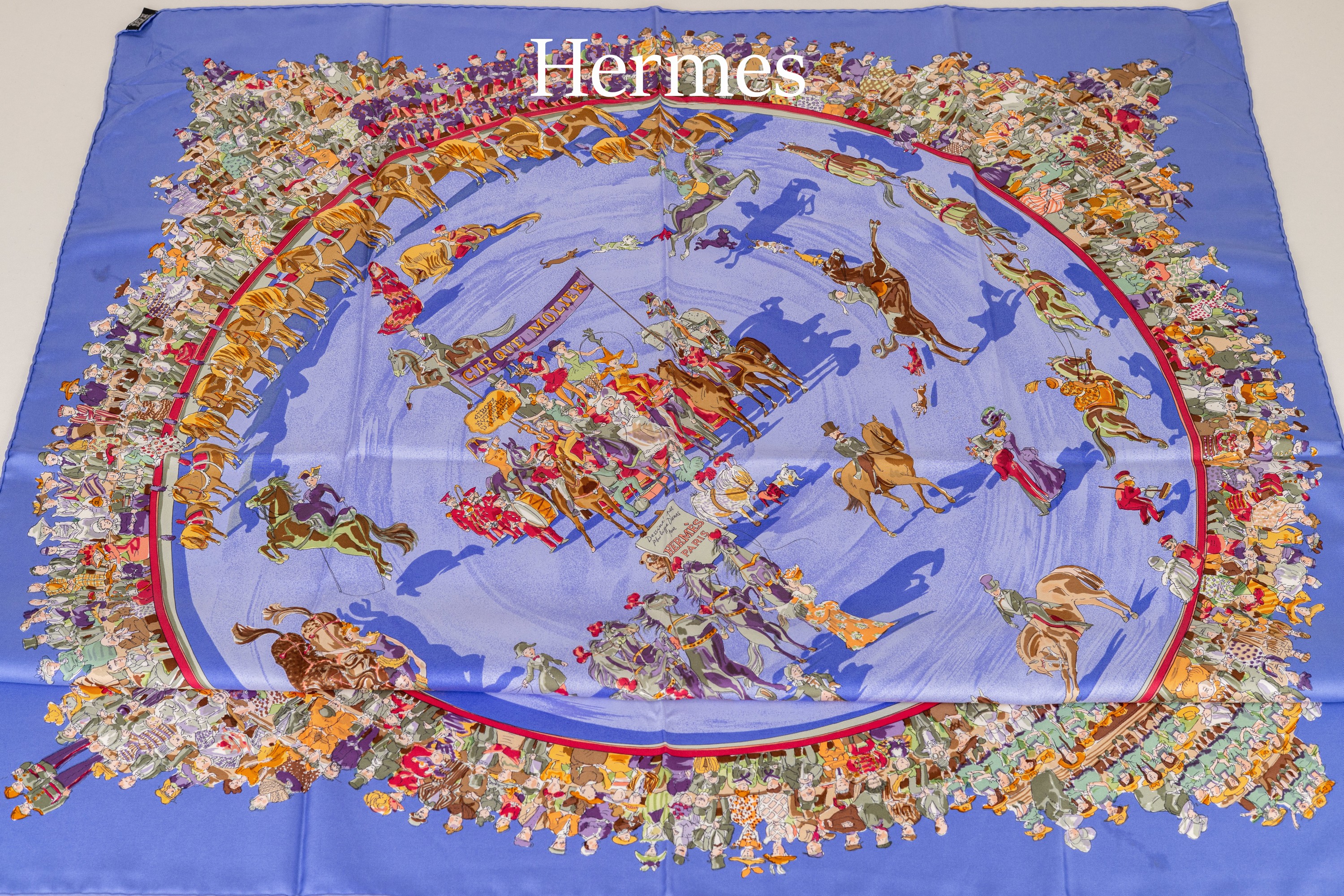 HERMES Carree, "Cirque Molier", Made in France, 100 % Seide, Designer Philippe Dumas, blaugrundig, mit bunter Darstellung der Manege, ...