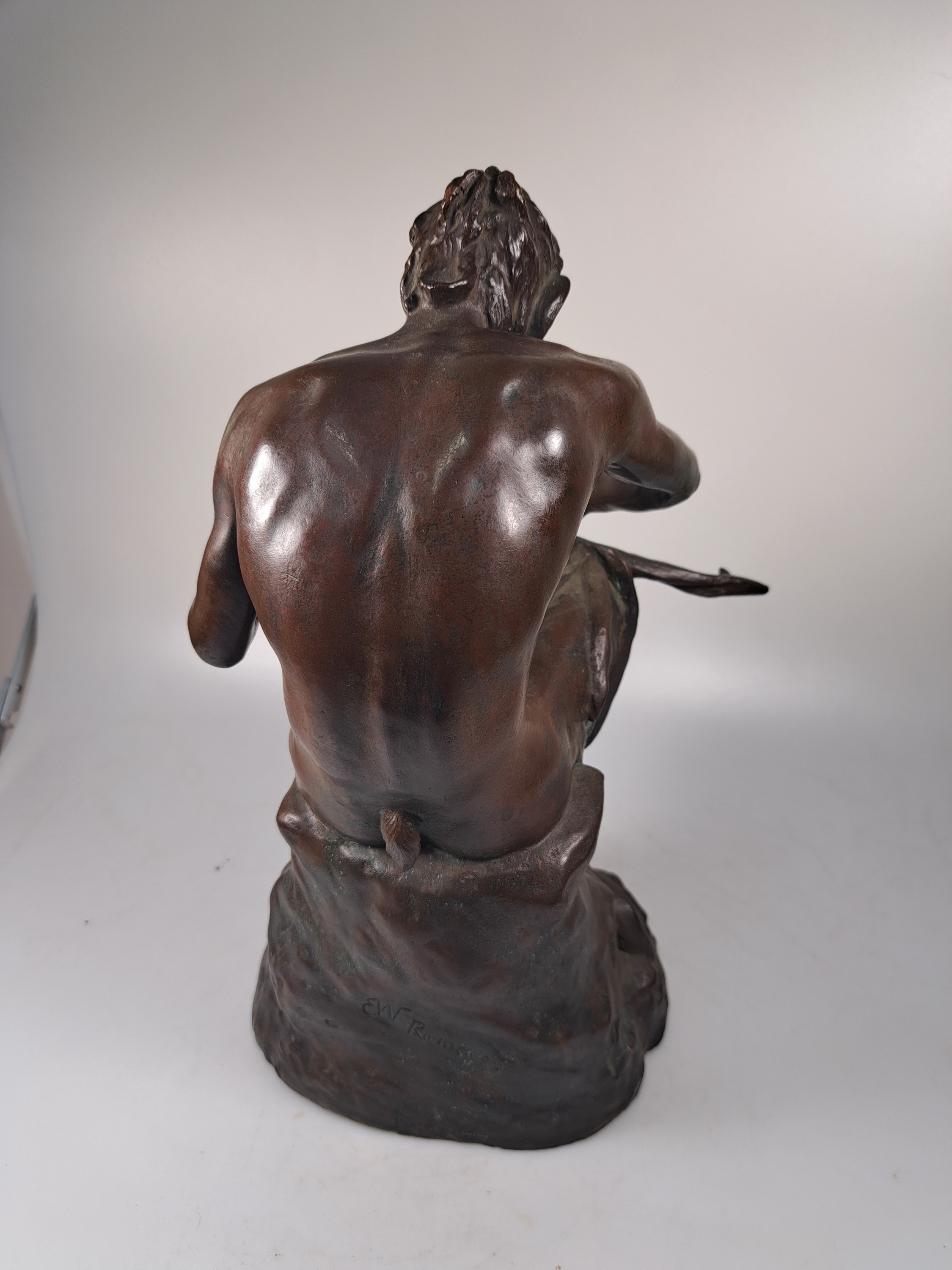 Detail f: Monogrammist EW, Bronzeplastik, braun patiniert, auf einem Fels sitzender Faun, rückseitig monogrammiert und bezeichnet "EW Roma (18)83", ...