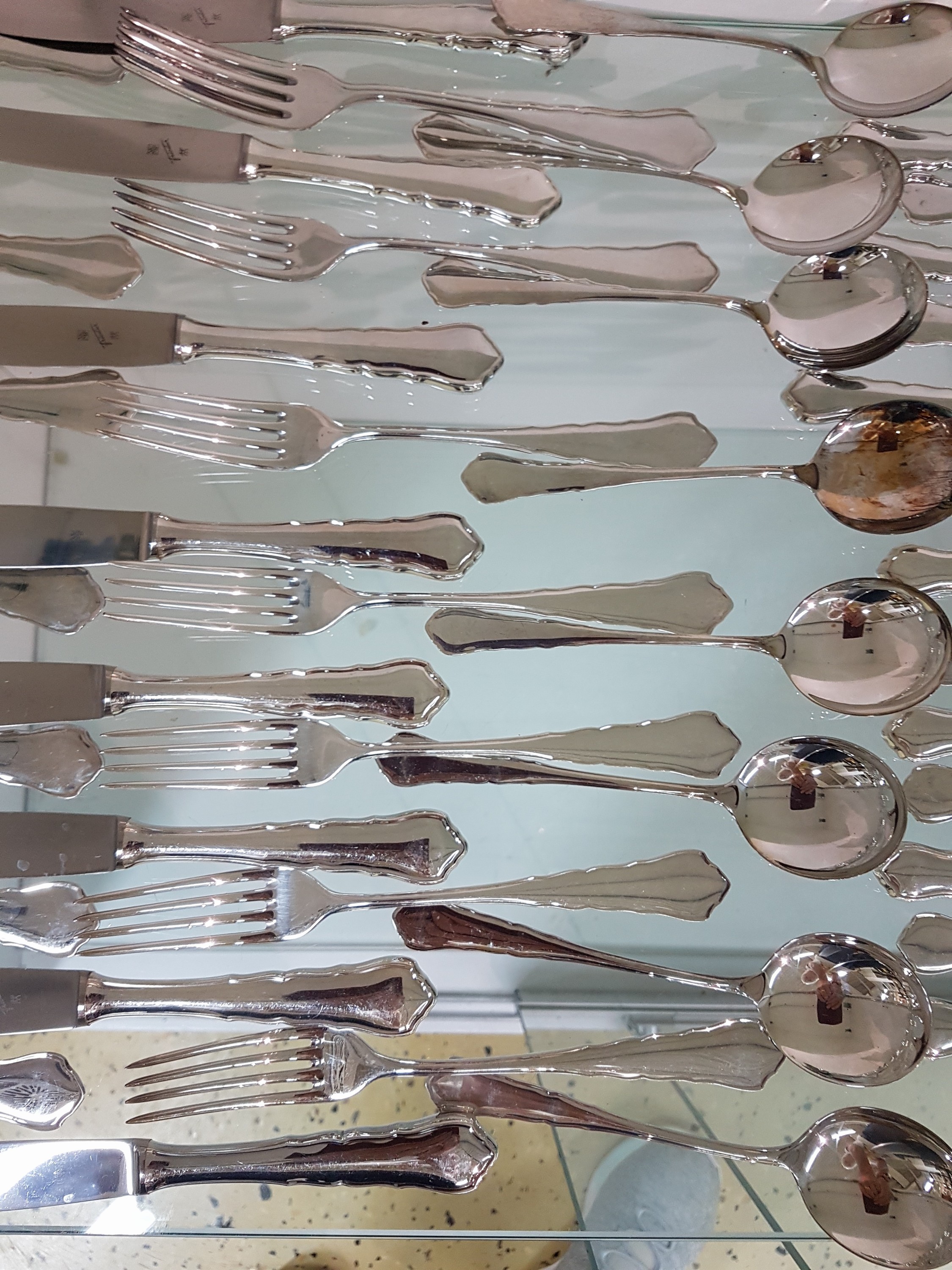 Detail b: Speisebesteck für 8 Personen, deutsch, WMF, 800er Silber, Barockstil, 8 Messer, 8 Gabeln, 8 Löffel, 8 runde Löffel, 8 Vorspeisenmesser, 8 ...