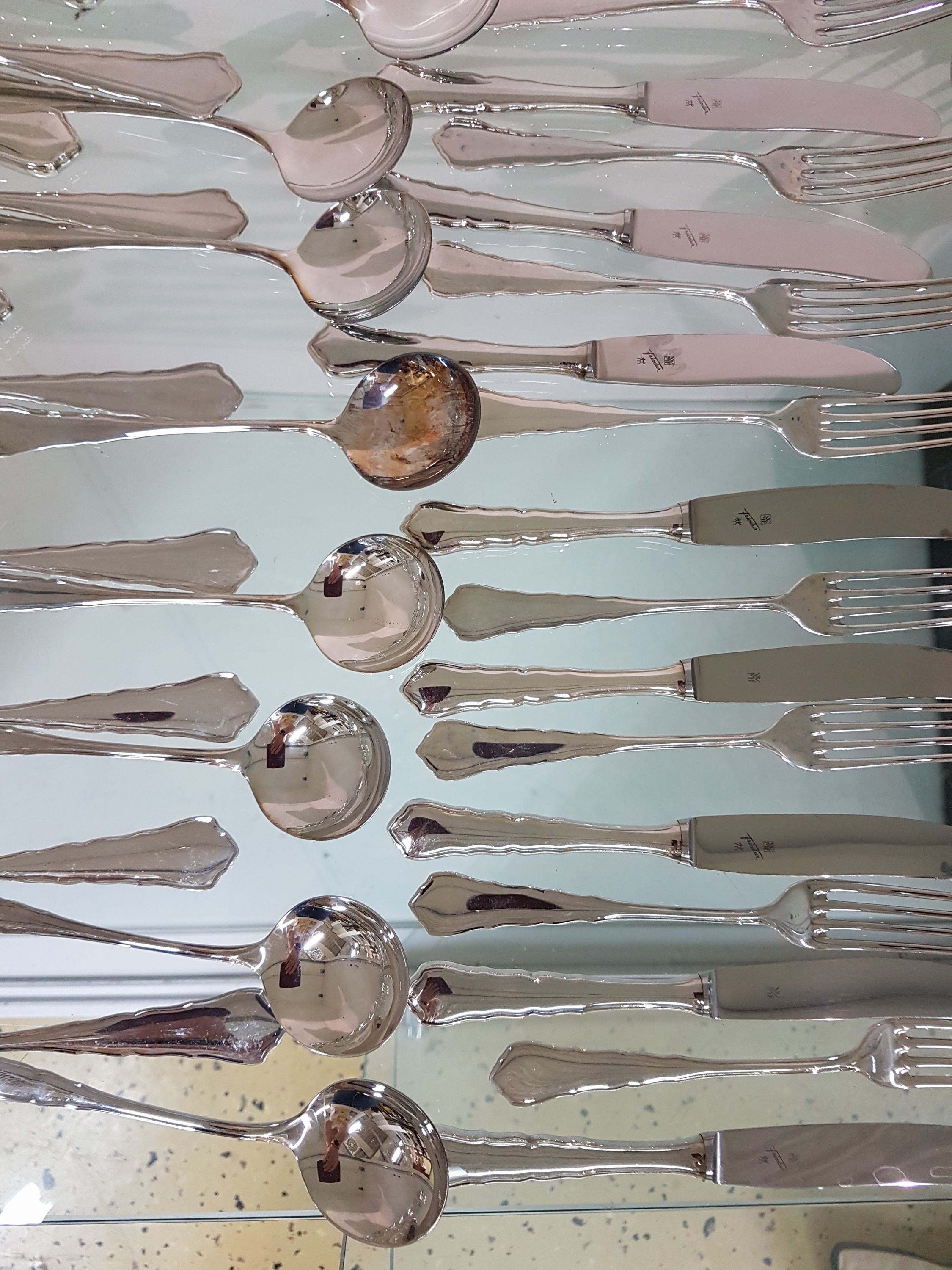 Detail c: Speisebesteck für 8 Personen, deutsch, WMF, 800er Silber, Barockstil, 8 Messer, 8 Gabeln, 8 Löffel, 8 runde Löffel, 8 Vorspeisenmesser, 8 ...