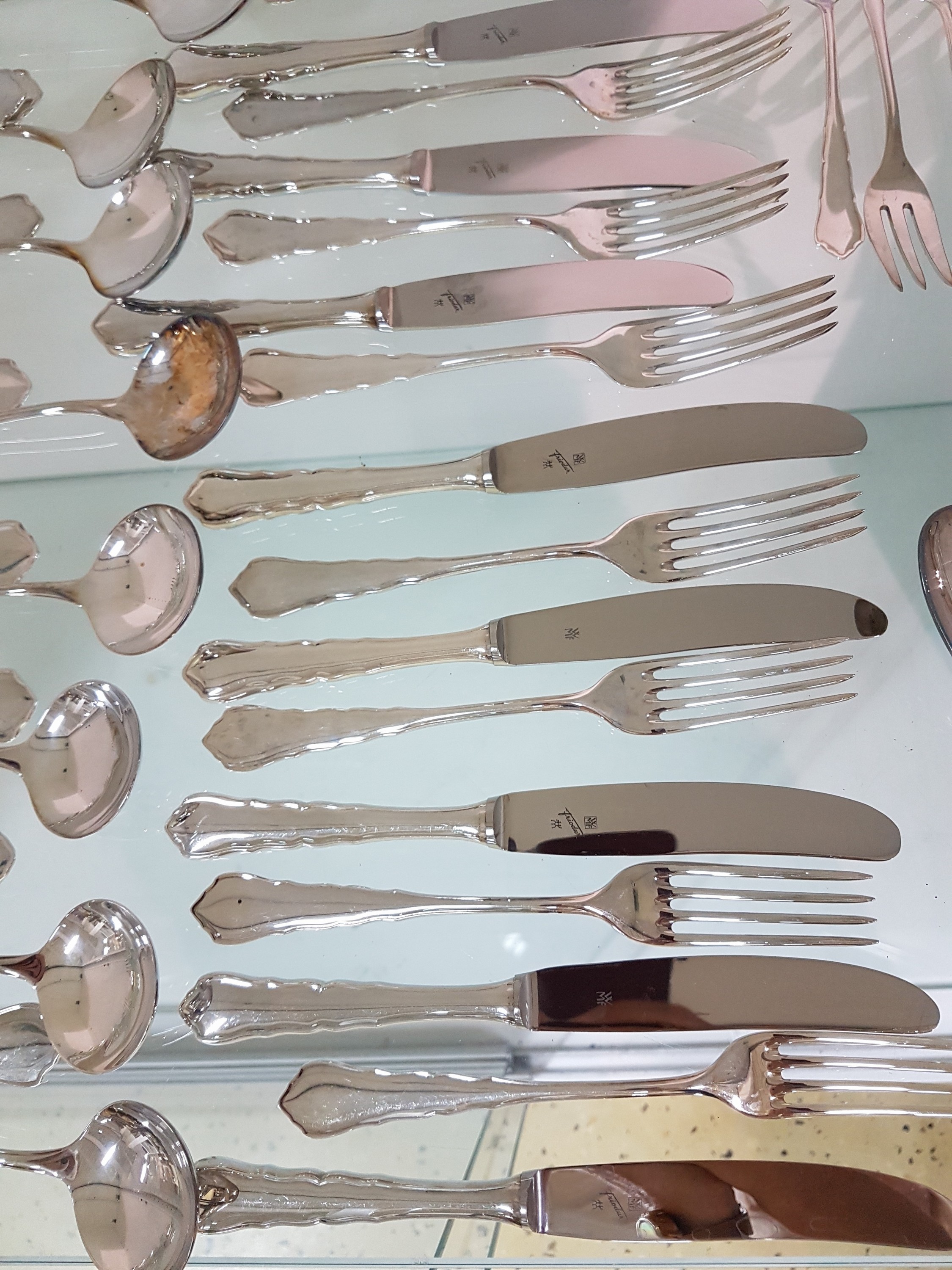 Detail d: Speisebesteck für 8 Personen, deutsch, WMF, 800er Silber, Barockstil, 8 Messer, 8 Gabeln, 8 Löffel, 8 runde Löffel, 8 Vorspeisenmesser, 8 ...