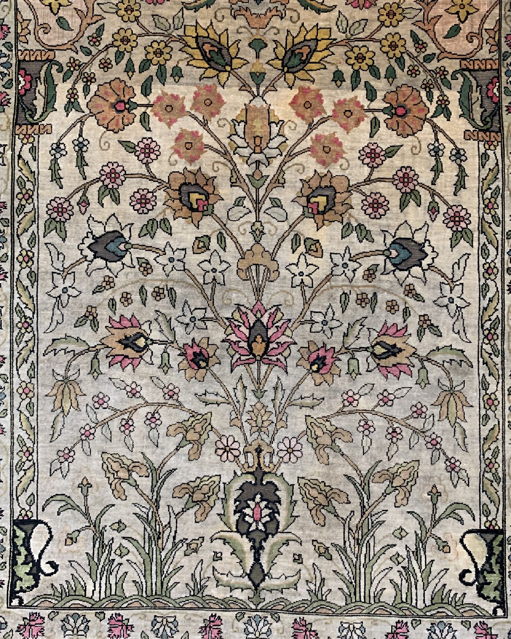 Detail b: Hereke Seide, Türkei, um 1950, reine Naturseide, ca. 128 x 85 cm, EHZ: 2-3