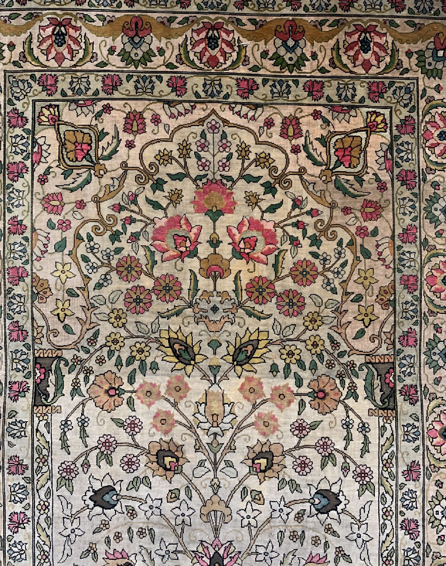 Detail c: Hereke Seide, Türkei, um 1950, reine Naturseide, ca. 128 x 85 cm, EHZ: 2-3