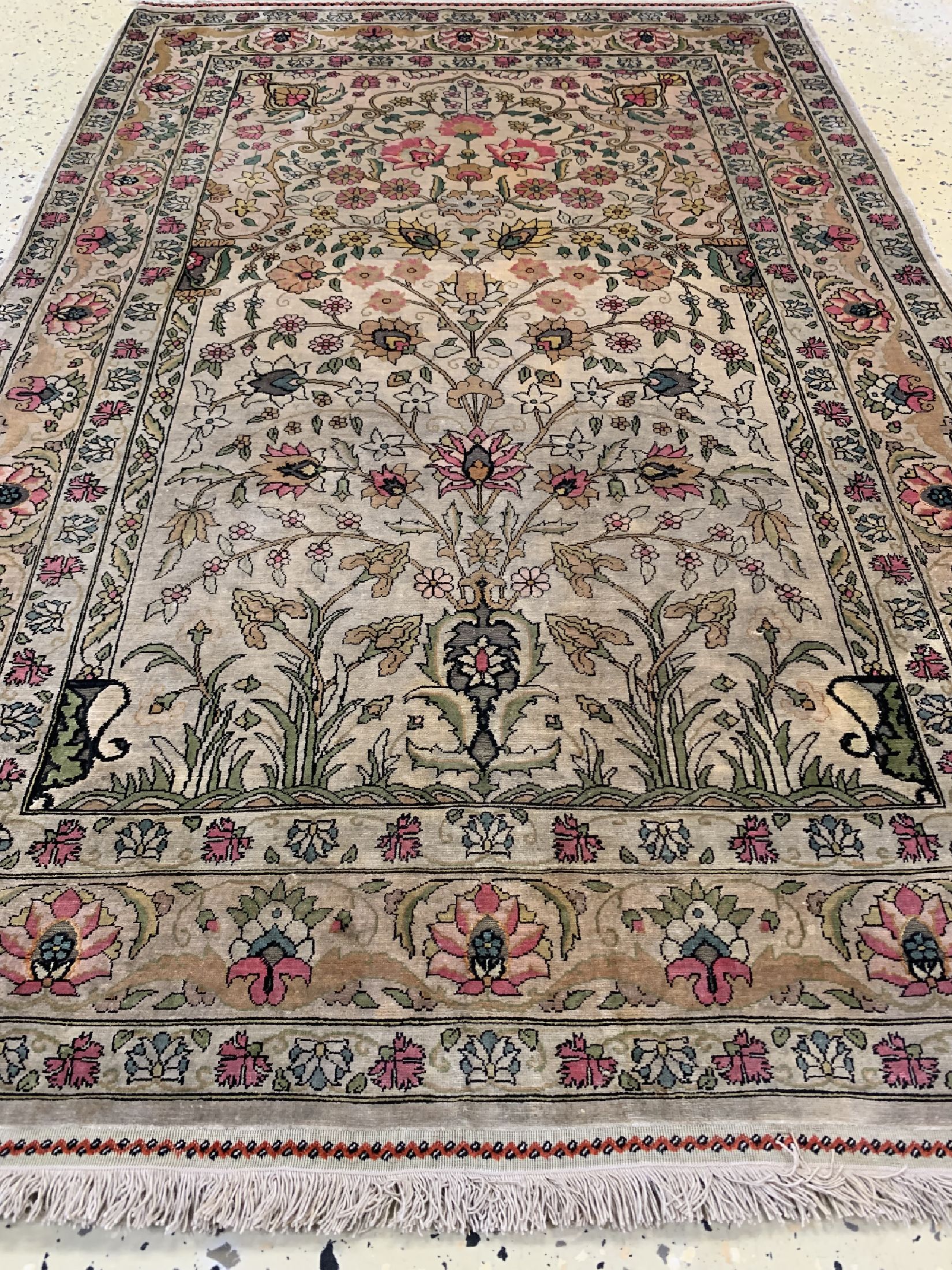 Detail d: Hereke Seide, Türkei, um 1950, reine Naturseide, ca. 128 x 85 cm, EHZ: 2-3