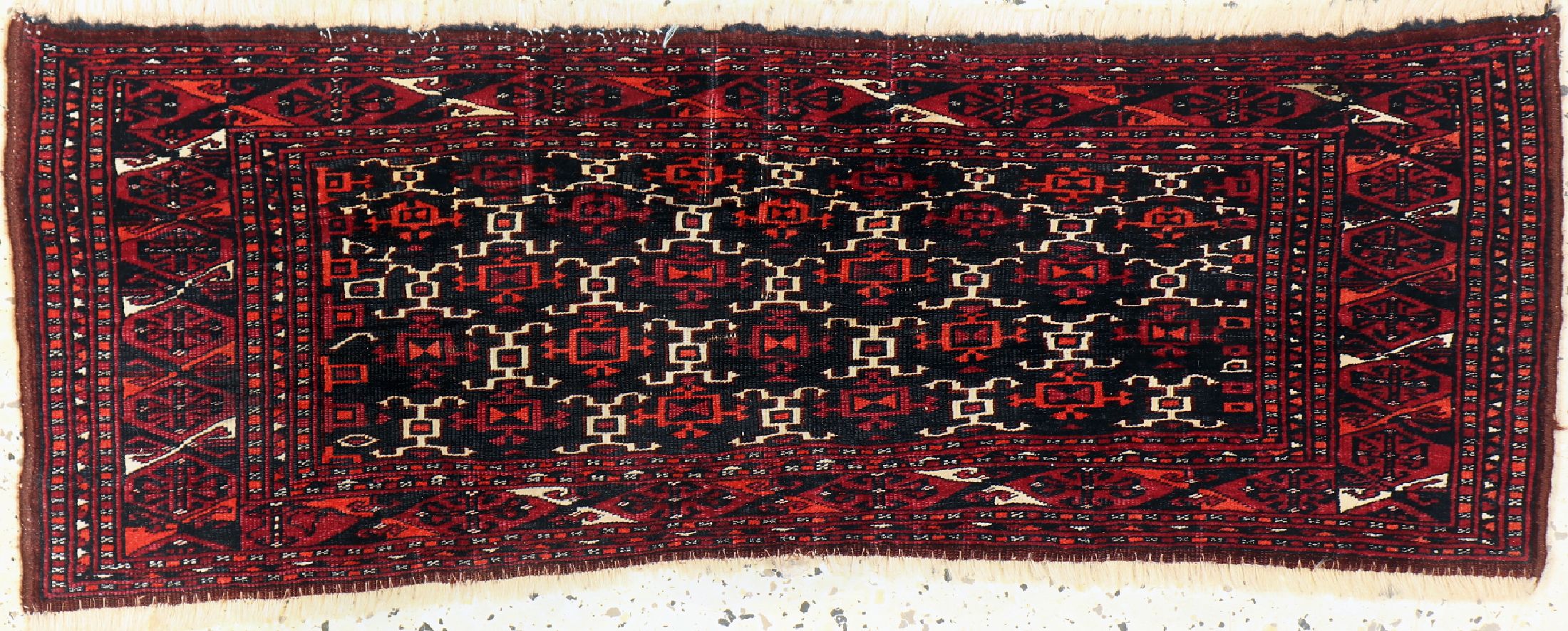 Saryk Torba antik, Turkmenistan, 19.Jhd, Wolle auf Wolle mit Baumwoll-Highlights, ca. 96 x 34 cm, EHZ: 3