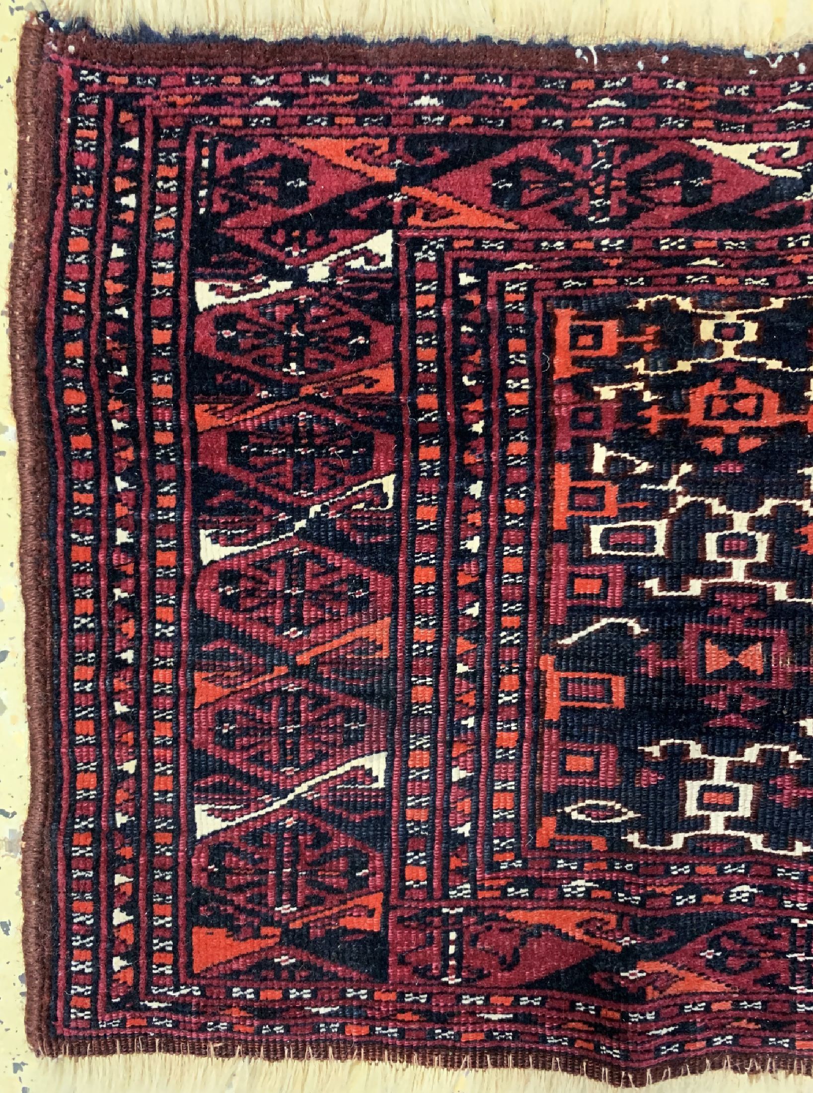 Detail c: Saryk Torba antik, Turkmenistan, 19.Jhd, Wolle auf Wolle mit Baumwoll-Highlights, ca. 96 x 34 cm, EHZ: 3