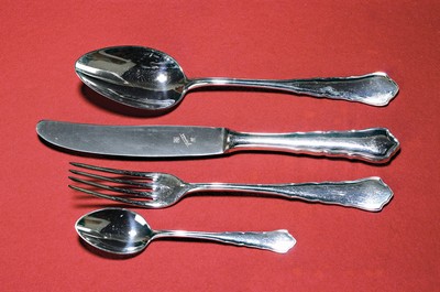 Image 26741987 - Dining cutlery for 8 people, German, WMF, 800 silver, baroque style, 8 knives, 8 forks, 8 spoons, 8 round spoons, 8 starter knives, 8 starter forks, 8 coffee spoons, 8 cake forks, 2 serving spoons, meat fork, sauce ladle, hardly used, without Knife approx. 2500 g., total weight approx. 3430 g.