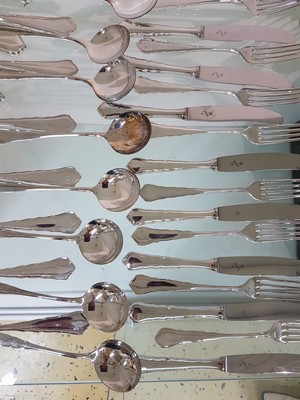 26741987c - Dining cutlery for 8 people, German, WMF, 800 silver, baroque style, 8 knives, 8 forks, 8 spoons, 8 round spoons, 8 starter knives, 8 starter forks, 8 coffee spoons, 8 cake forks, 2 serving spoons, meat fork, sauce ladle, hardly used, without Knife approx. 2500 g., total weight approx. 3430 g.