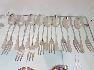 26741987e - Dining cutlery for 8 people, German, WMF, 800 silver, baroque style, 8 knives, 8 forks, 8 spoons, 8 round spoons, 8 starter knives, 8 starter forks, 8 coffee spoons, 8 cake forks, 2 serving spoons, meat fork, sauce ladle, hardly used, without Knife approx. 2500 g., total weight approx. 3430 g.