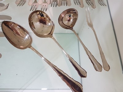26741987f - Dining cutlery for 8 people, German, WMF, 800 silver, baroque style, 8 knives, 8 forks, 8 spoons, 8 round spoons, 8 starter knives, 8 starter forks, 8 coffee spoons, 8 cake forks, 2 serving spoons, meat fork, sauce ladle, hardly used, without Knife approx. 2500 g., total weight approx. 3430 g.