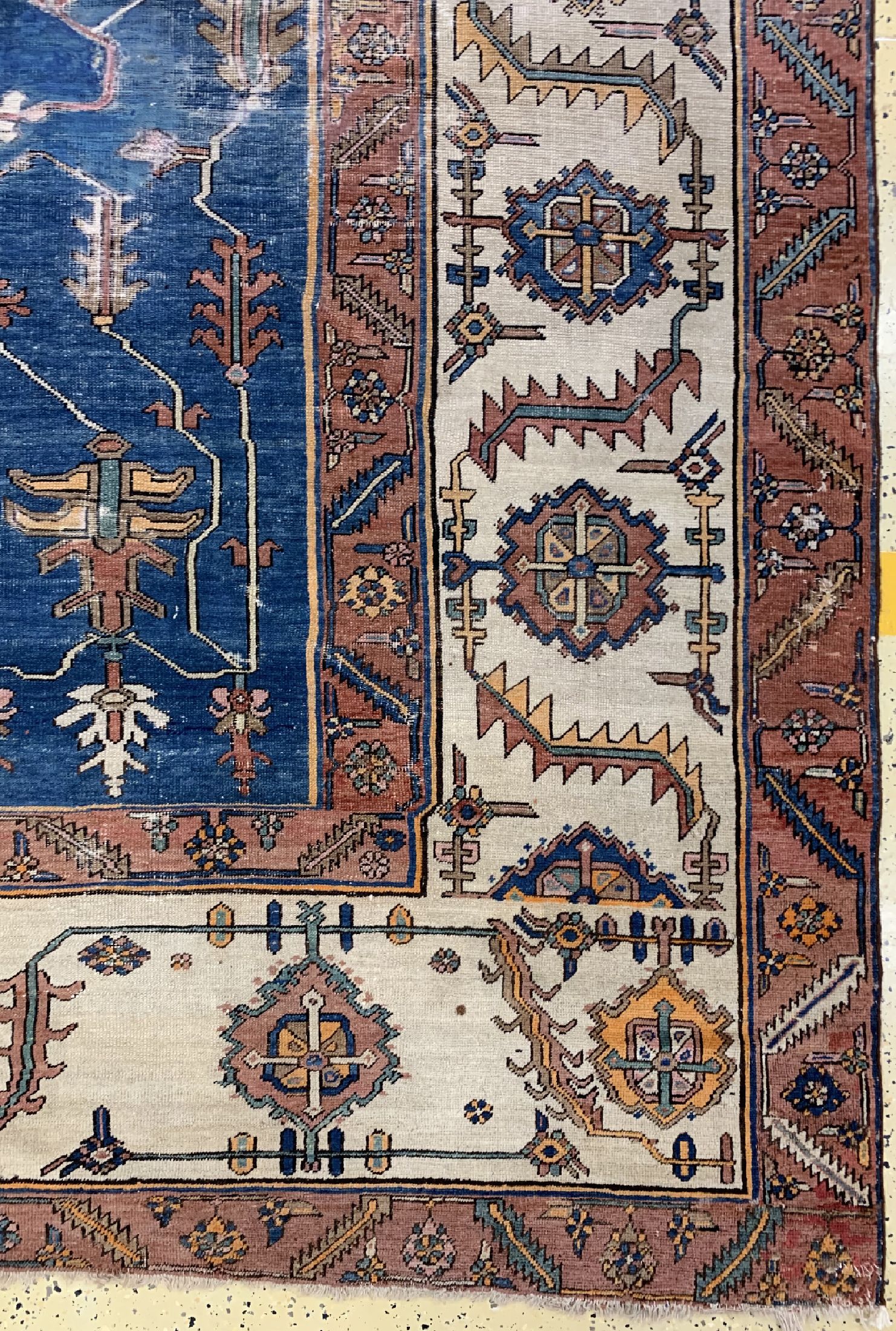 Detail a: Antiker Heriz"Serapi", Persien, 19.Jhd, Wolle auf Baumwolle, ca. 536 x 320 cm, EHZ: 4 (Stellenweise gefärbt).