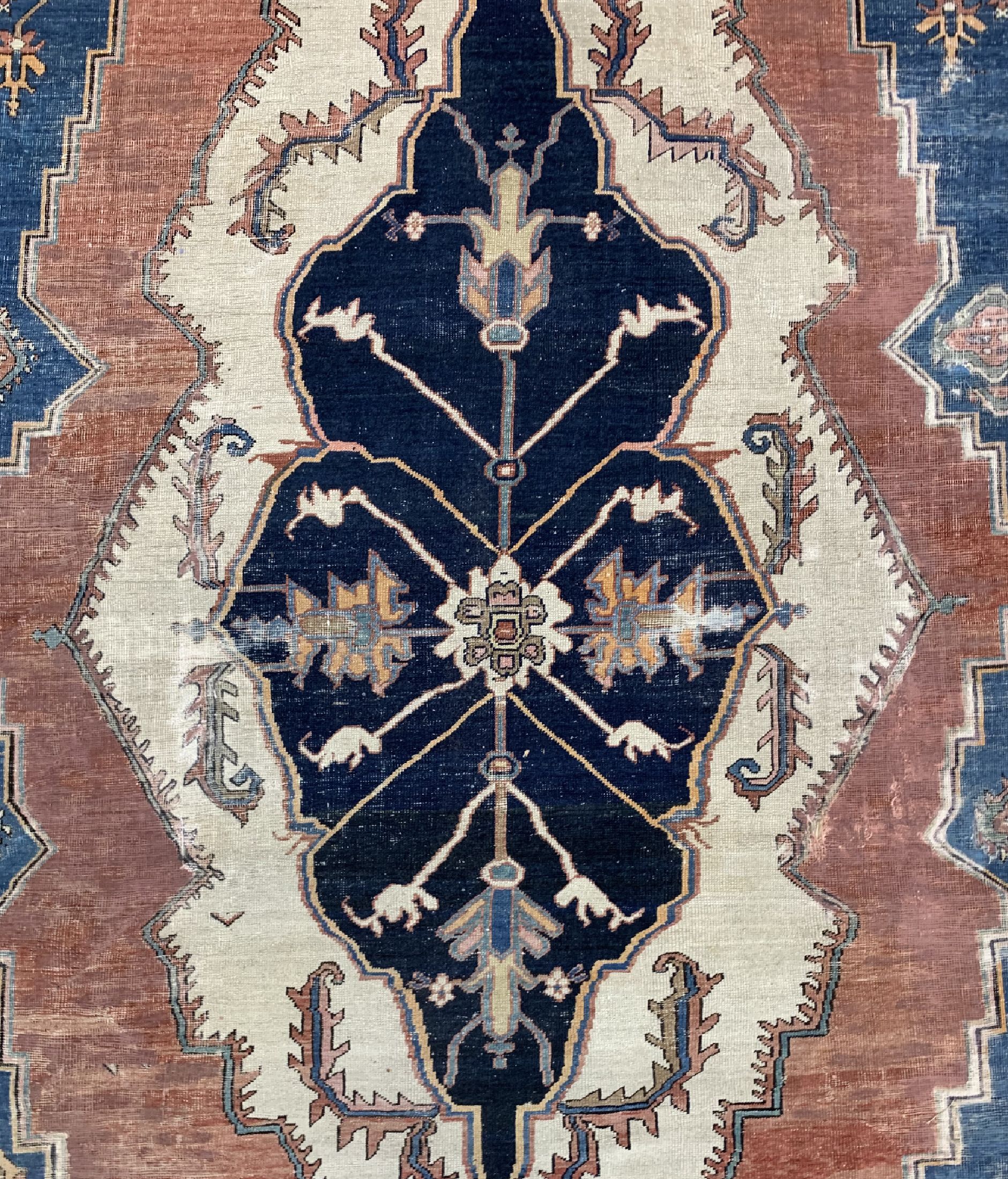 Detail e: Antiker Heriz"Serapi", Persien, 19.Jhd, Wolle auf Baumwolle, ca. 536 x 320 cm, EHZ: 4 (Stellenweise gefärbt).