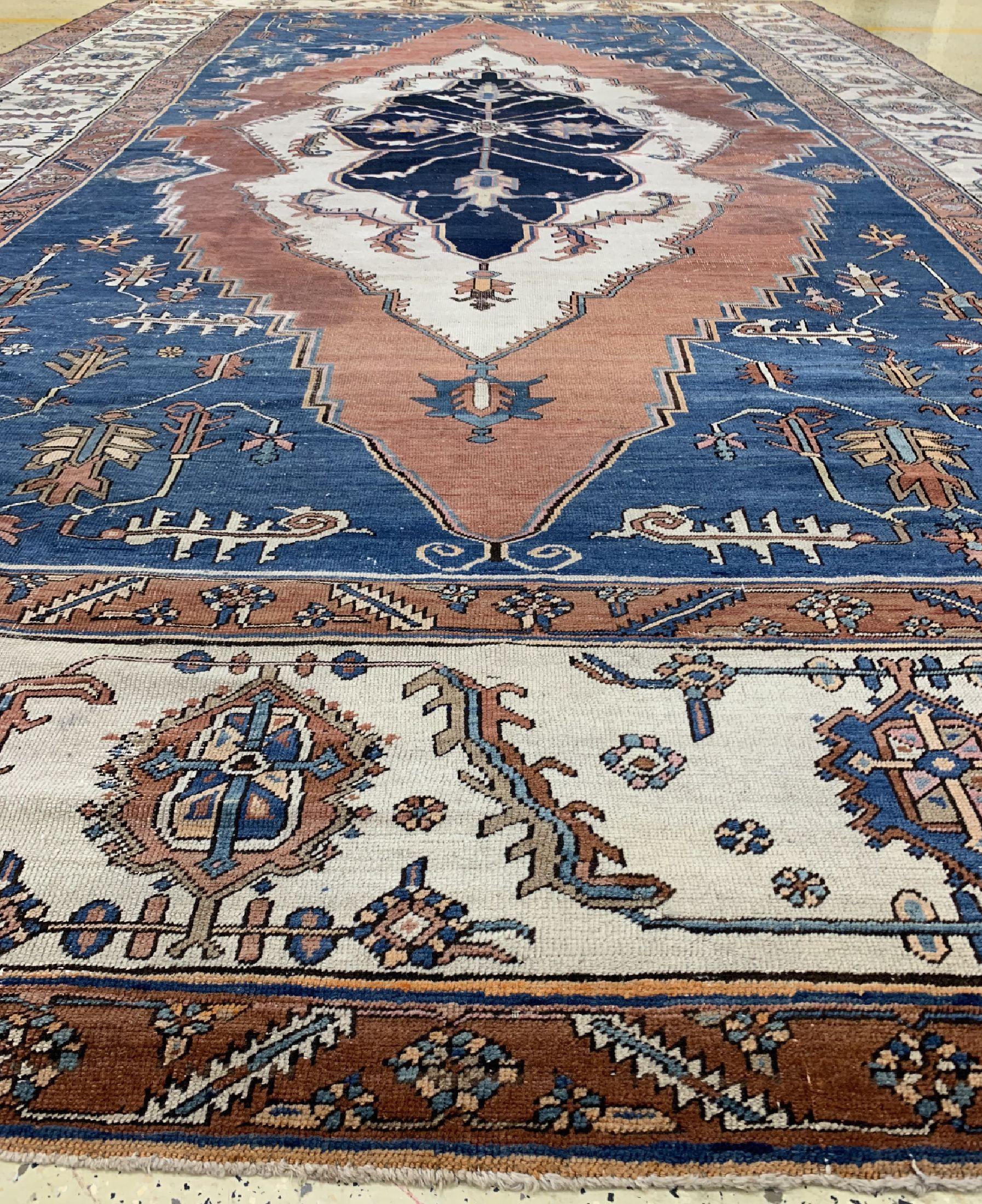 Detail h: Antiker Heriz"Serapi", Persien, 19.Jhd, Wolle auf Baumwolle, ca. 536 x 320 cm, EHZ: 4 (Stellenweise gefärbt).