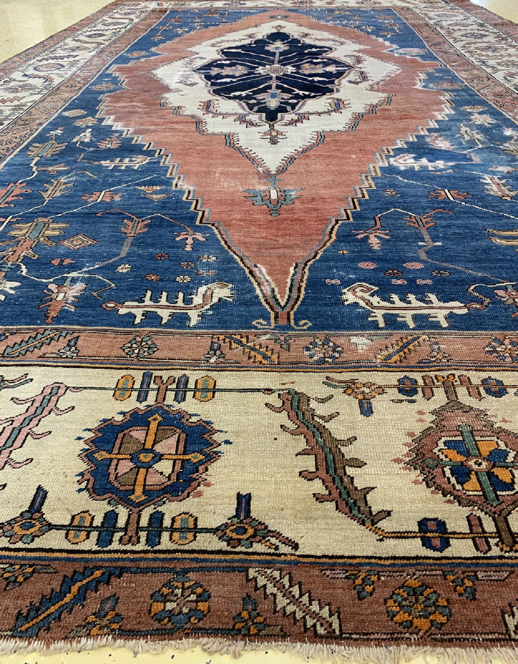 Detail i: Antiker Heriz"Serapi", Persien, 19.Jhd, Wolle auf Baumwolle, ca. 536 x 320 cm, EHZ: 4 (Stellenweise gefärbt).