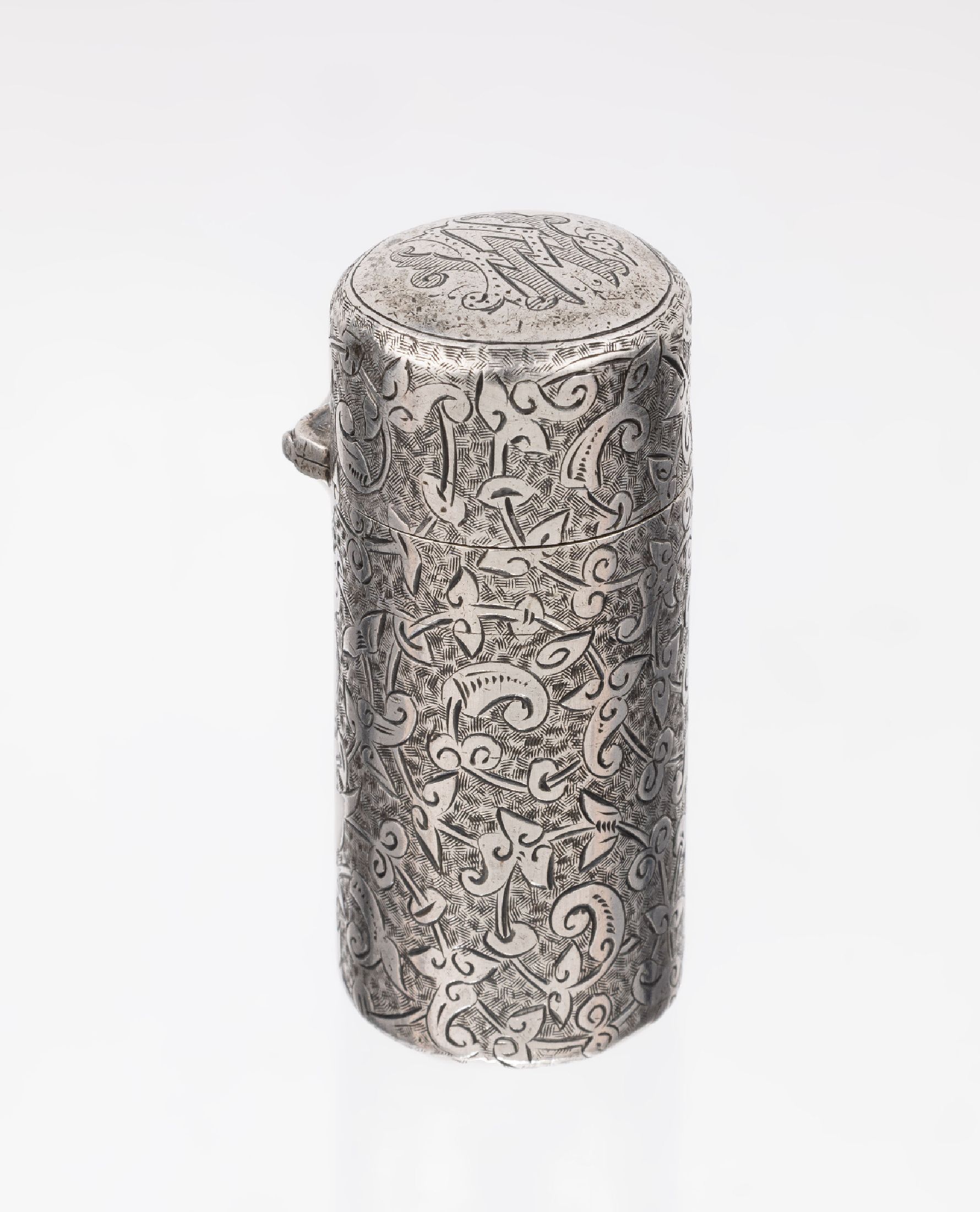 Detail a: Parfumflakon, 925er Silber, England, London, 1891, Korpus vollständig abstrakt floral grav., Deckel mit Klappscharnier, mit Gummistopfen (sek.), H. ...