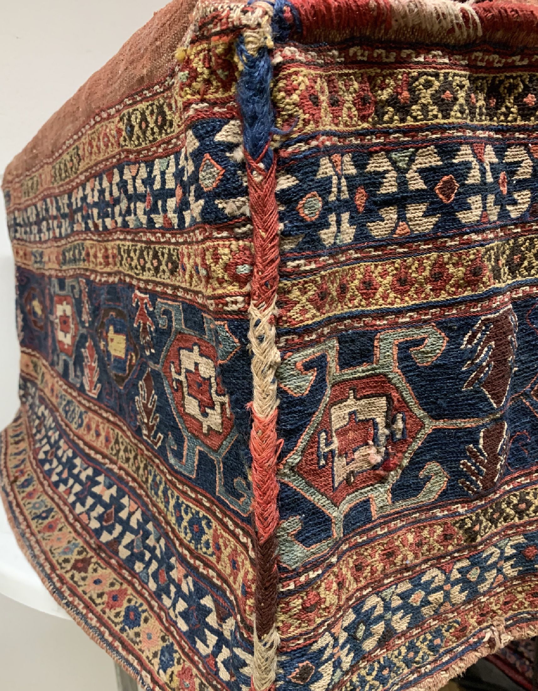 Detail d: Komplette Mafrash, Persien, um 1900, Wolle auf Wolle, 90 x 43 x 40 cm, EHZ: 2, kleines Loch
