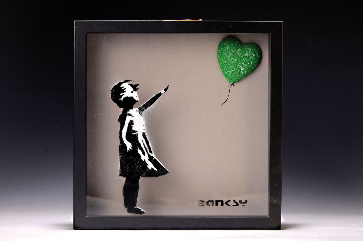 Detail k: Banksy, Dismal Shadow Box von 2015, Objektkasten, Mädchen mit grünem Herz-Ballon, rückseitig sign.: Banksy is Dismal, ca. 27x27x6cm, num. 3/10, ...