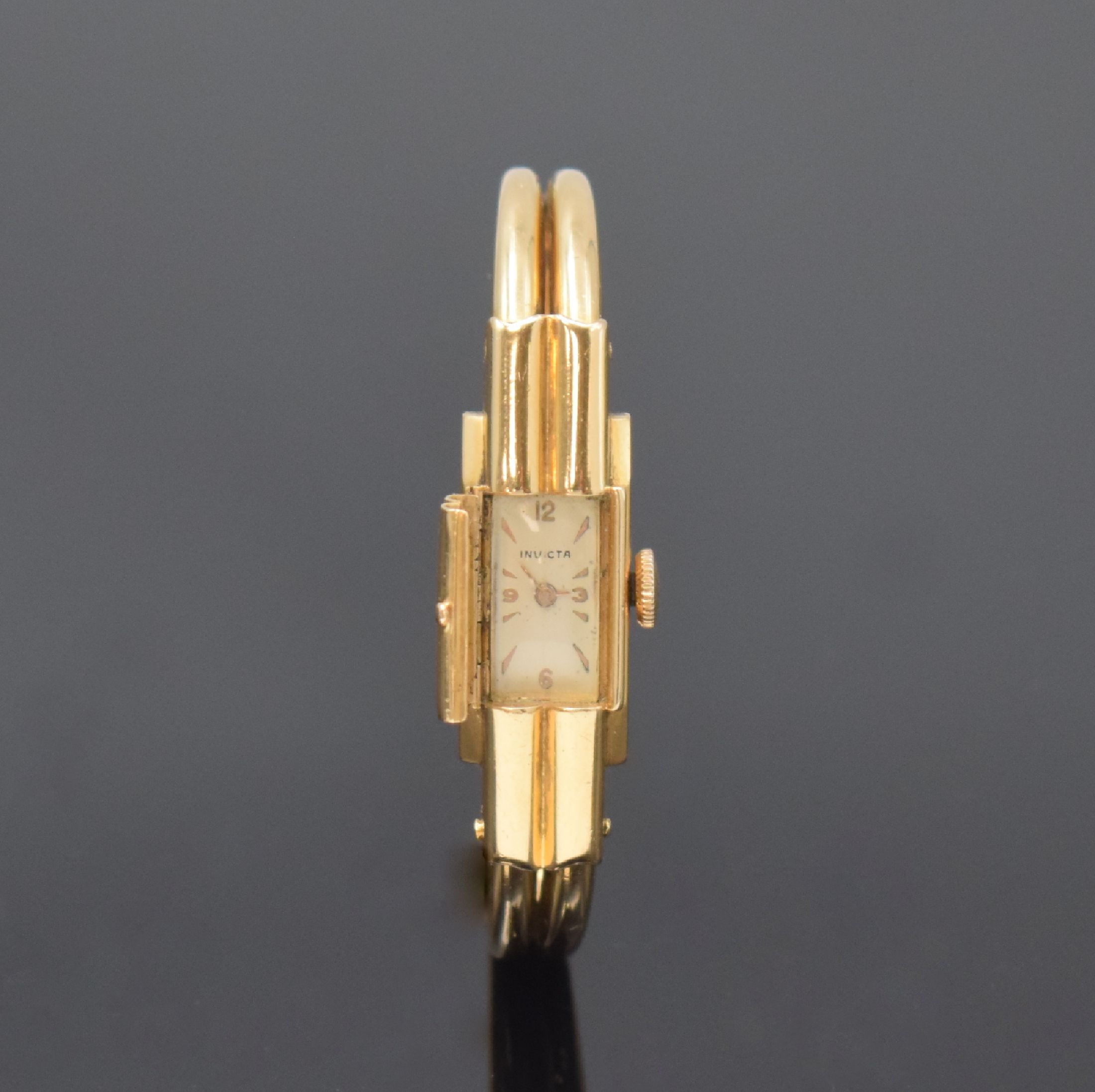 INVICTA Damenspangenuhr in GG 750/000, Schweiz um 1940, Handaufzug, Boden aufgedr., silb. Zifferbl. pat./fl., gold. Ind. u. arab. Zahlen, gold. ...