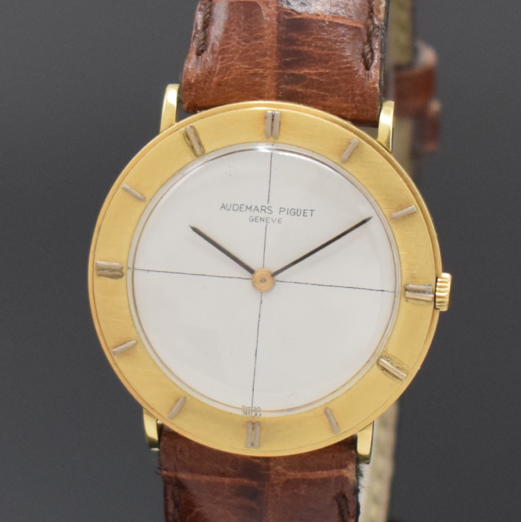 Detail a: AUDEMARS PIGUET seltene Armbanduhr "Disco Volante" in GG 750/000, Schweiz um 1955, Handaufzug, Boden aufgedr., Lünette m. Std.- Ind., ...