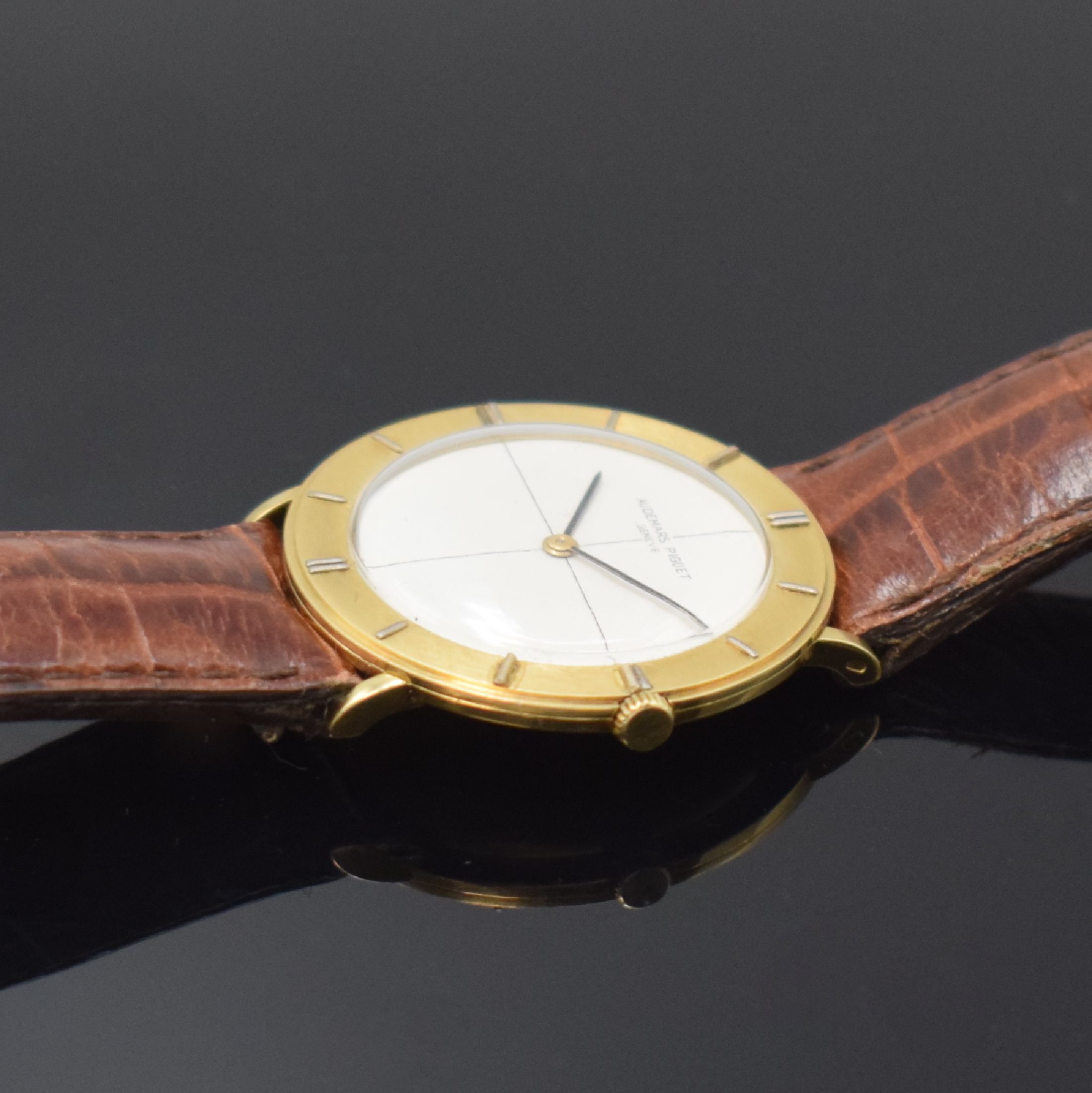 Detail b: AUDEMARS PIGUET seltene Armbanduhr "Disco Volante" in GG 750/000, Schweiz um 1955, Handaufzug, Boden aufgedr., Lünette m. Std.- Ind., ...