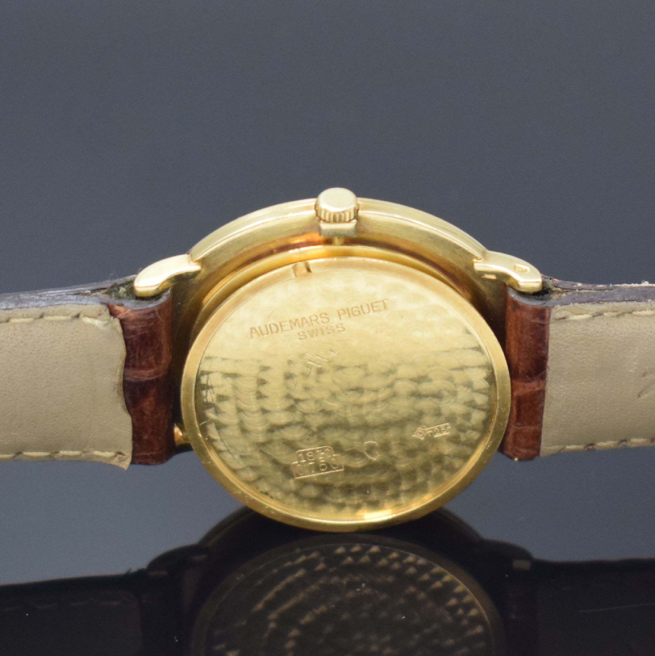 Detail e: AUDEMARS PIGUET seltene Armbanduhr "Disco Volante" in GG 750/000, Schweiz um 1955, Handaufzug, Boden aufgedr., Lünette m. Std.- Ind., ...