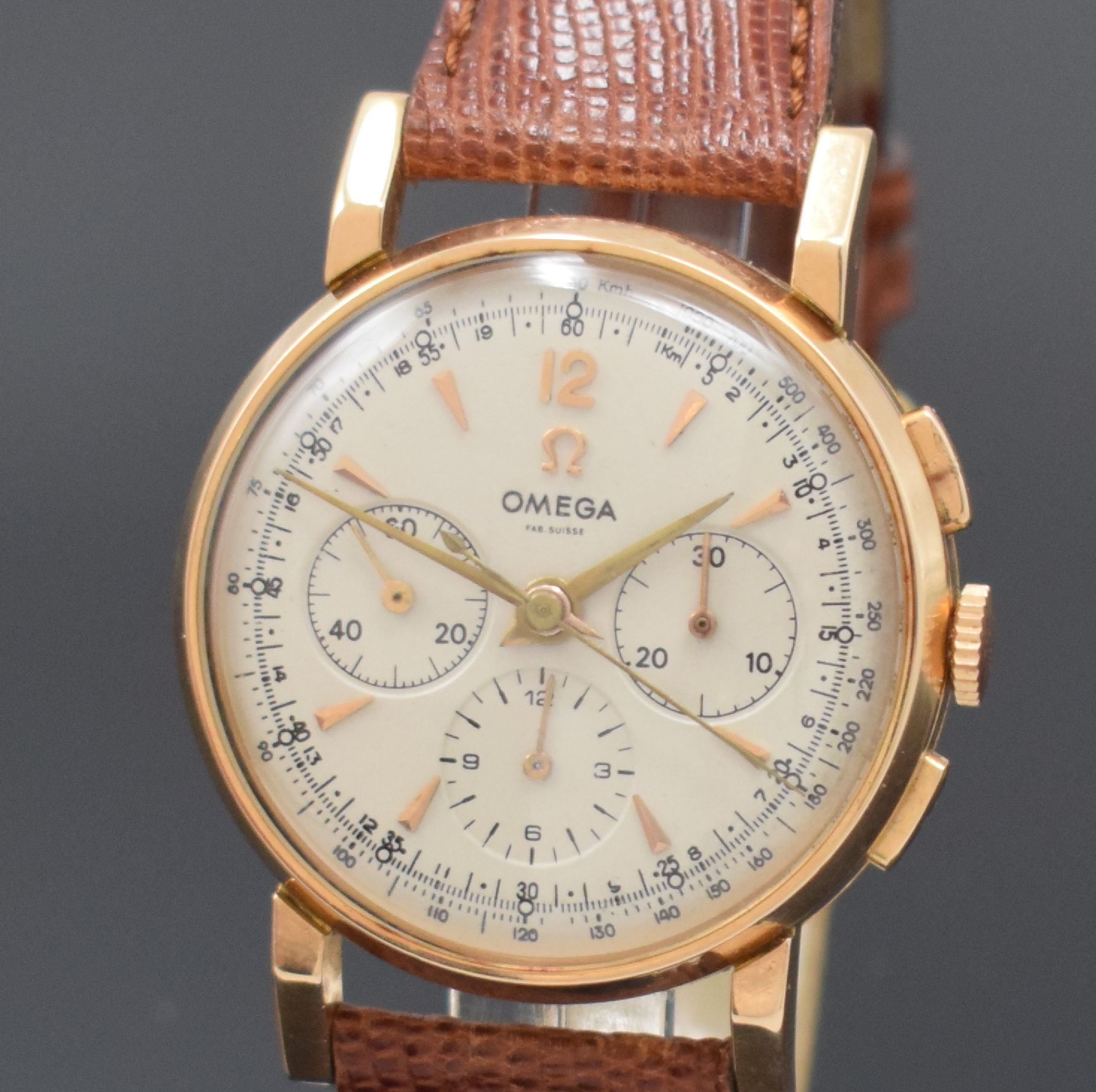Detail a: OMEGA Armbandchronograph mit Schaltrad in RG 750/000, Schweiz/Frankreich um 1950, Handaufzug, Boden aufgedr., silb. Zifferbl. rest., gold. Std.-Ind. ...