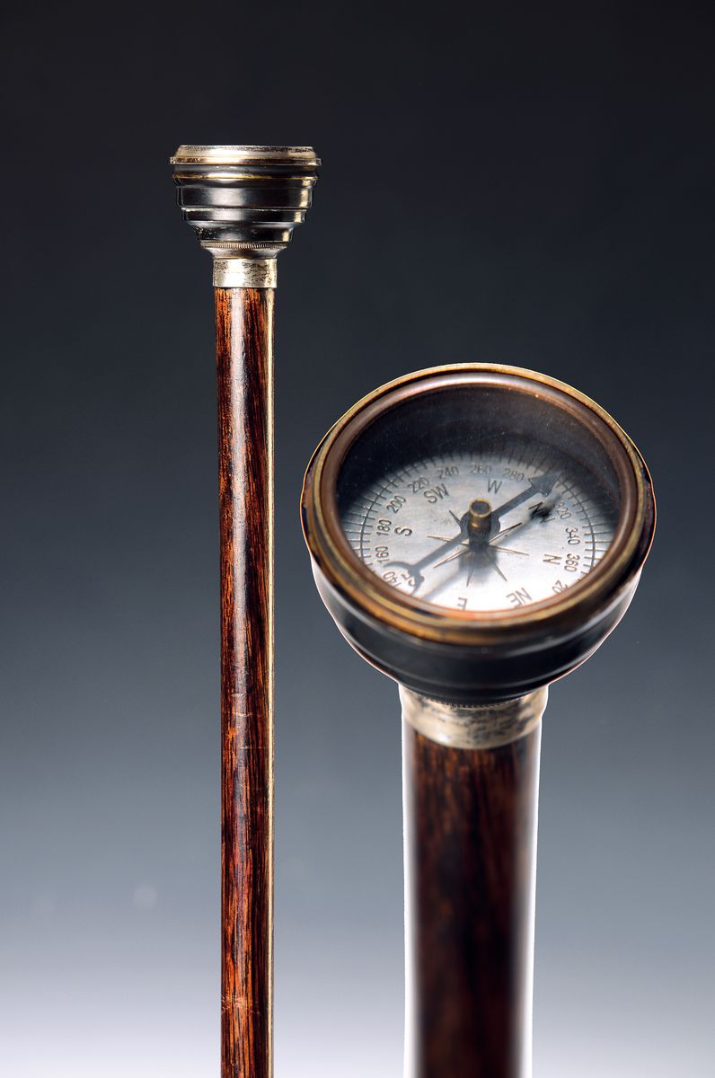 Systemstock mit Kompass, Anfang 20.Jh., Deckel mit ausgeschnittenem Theresien Taler (Silber), Metallgehäuse, Holzstock, L. 88 cm