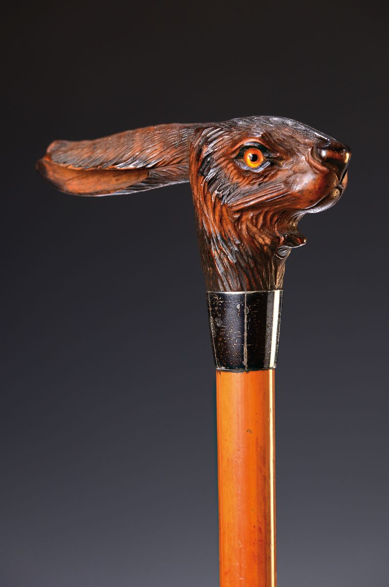 Detail a: Systemstock mit figürlichem Handschuhhalter, London, George V, 1913, Holzstock, Silbermontur gemarkt Jahresbuchstabe S, Holzgriff in Form eines ...
