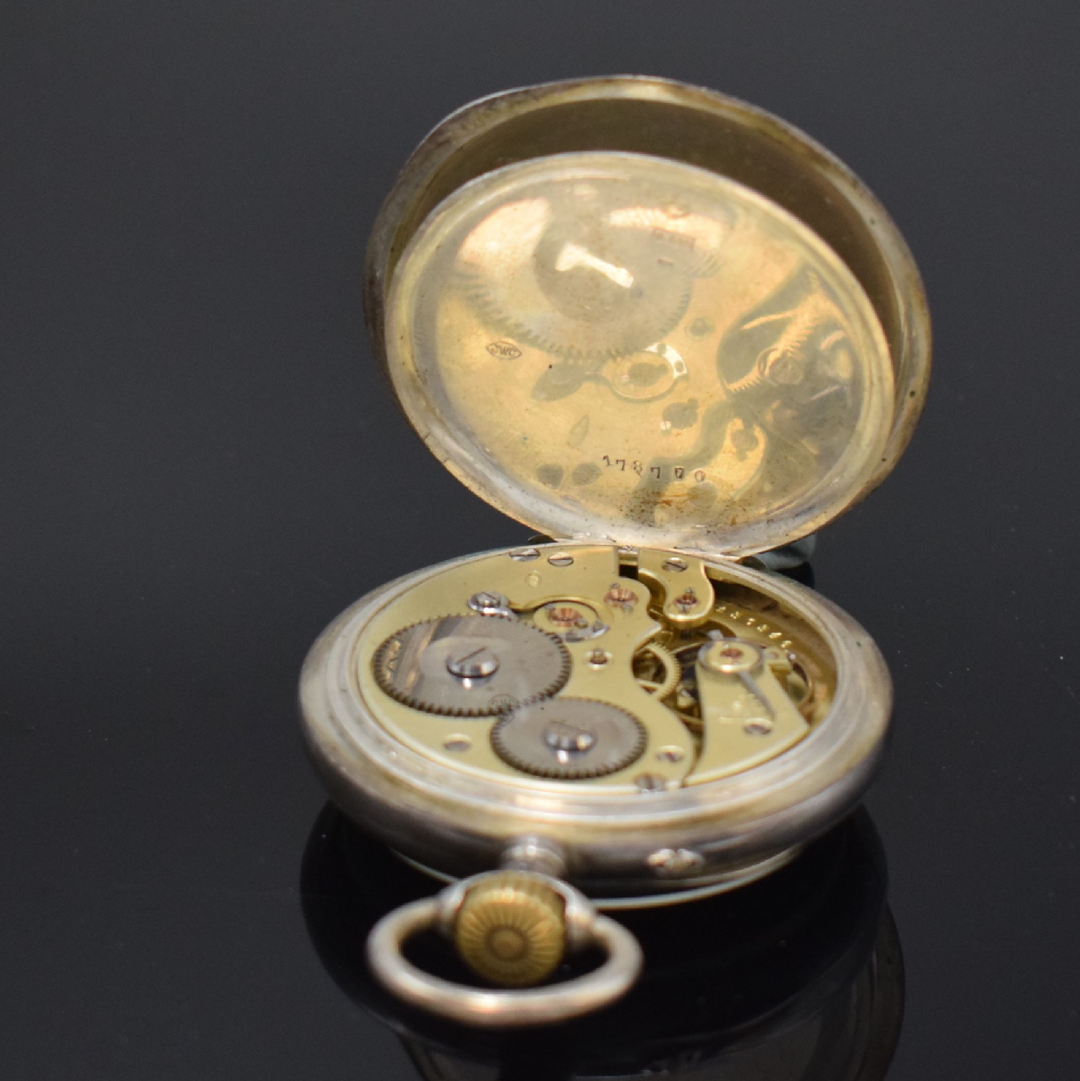 Detail e: IWC Offene Taschenuhr in 800er Silber, Schweiz um 1900, teils angel. Geh. dell., guill. Rückdeckel m. Monogrammspiegel, Silbercuvette, ...