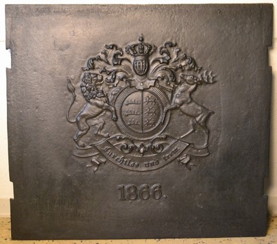 Image 26743121 - Oven plate, Kingdom of Württemberg 1866, under the reign of King Charles I, cast iron, württ in strong relief. Coat of arms (based on the design by N.F. von Thouret) and royal crown, underneath the banner: "Furchtlos und trew", cast in the royal ironworks Wasseralfingen (lit. "The Swabian iron casting"), T. Brachert, 1958 dissertation, approx 73x66cm, traces of usage, original "old" condition, ready for living