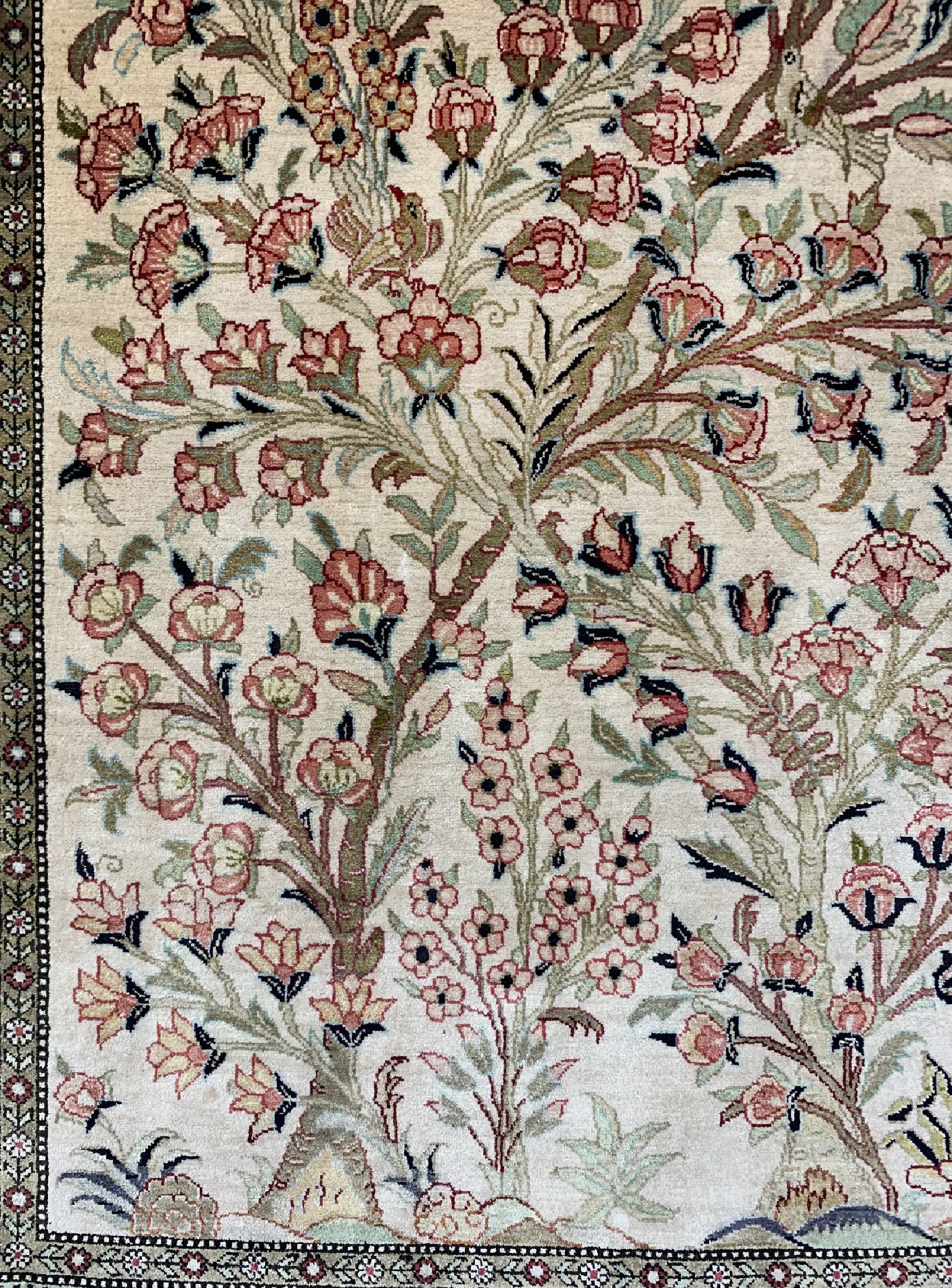 Detail b: Ghom Seide, Persien, um 1950, reine Naturseide, ca. 158 x 105 cm, EHZ: 2
