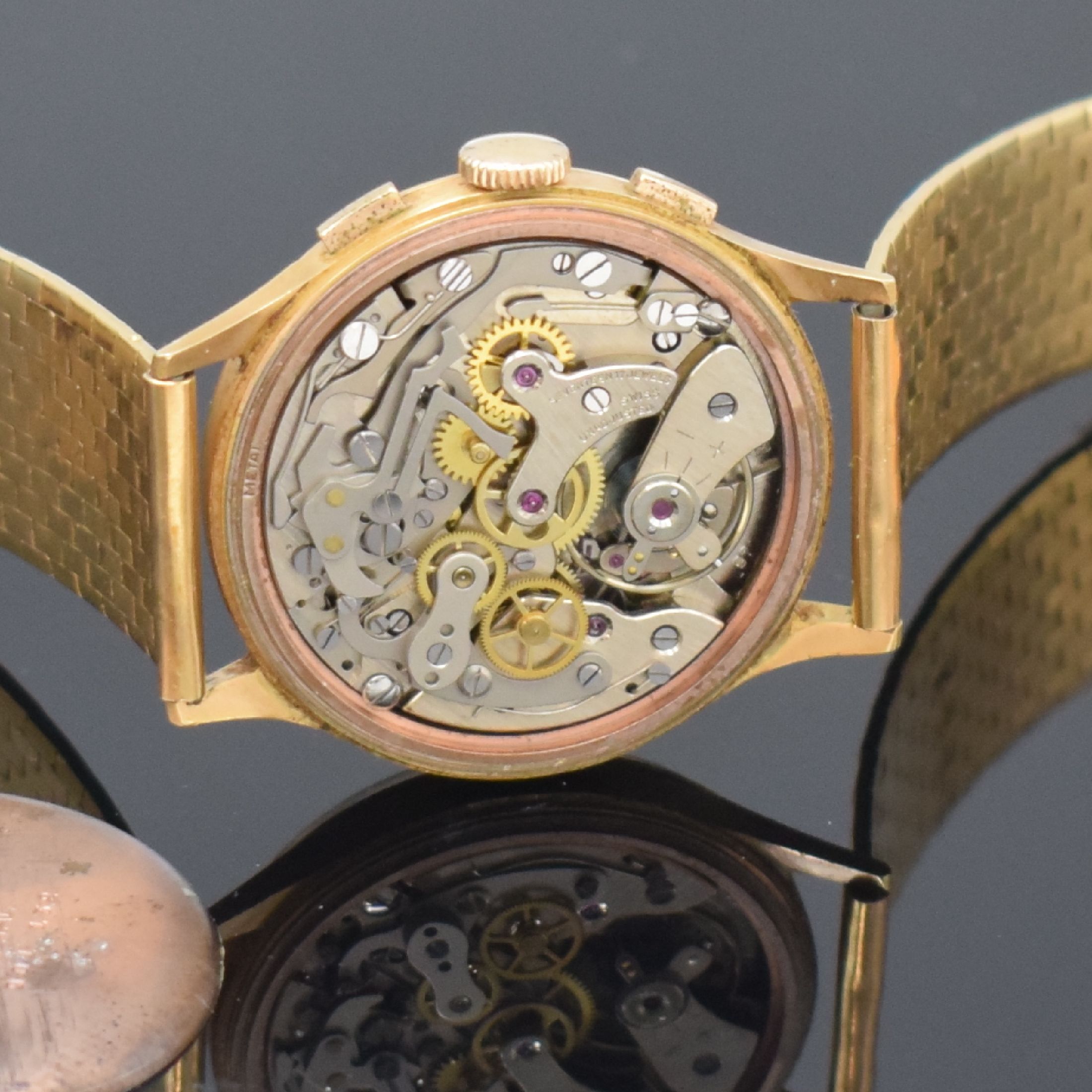 Detail f: ALMADIA / CHRONOGRAPHE SUISSE Armbandchronograph in RG 750/000, Schweiz um 1960, Handaufzug, neutr. RG 750/000 Band, Geh. dell., Metall Innengeh., ...