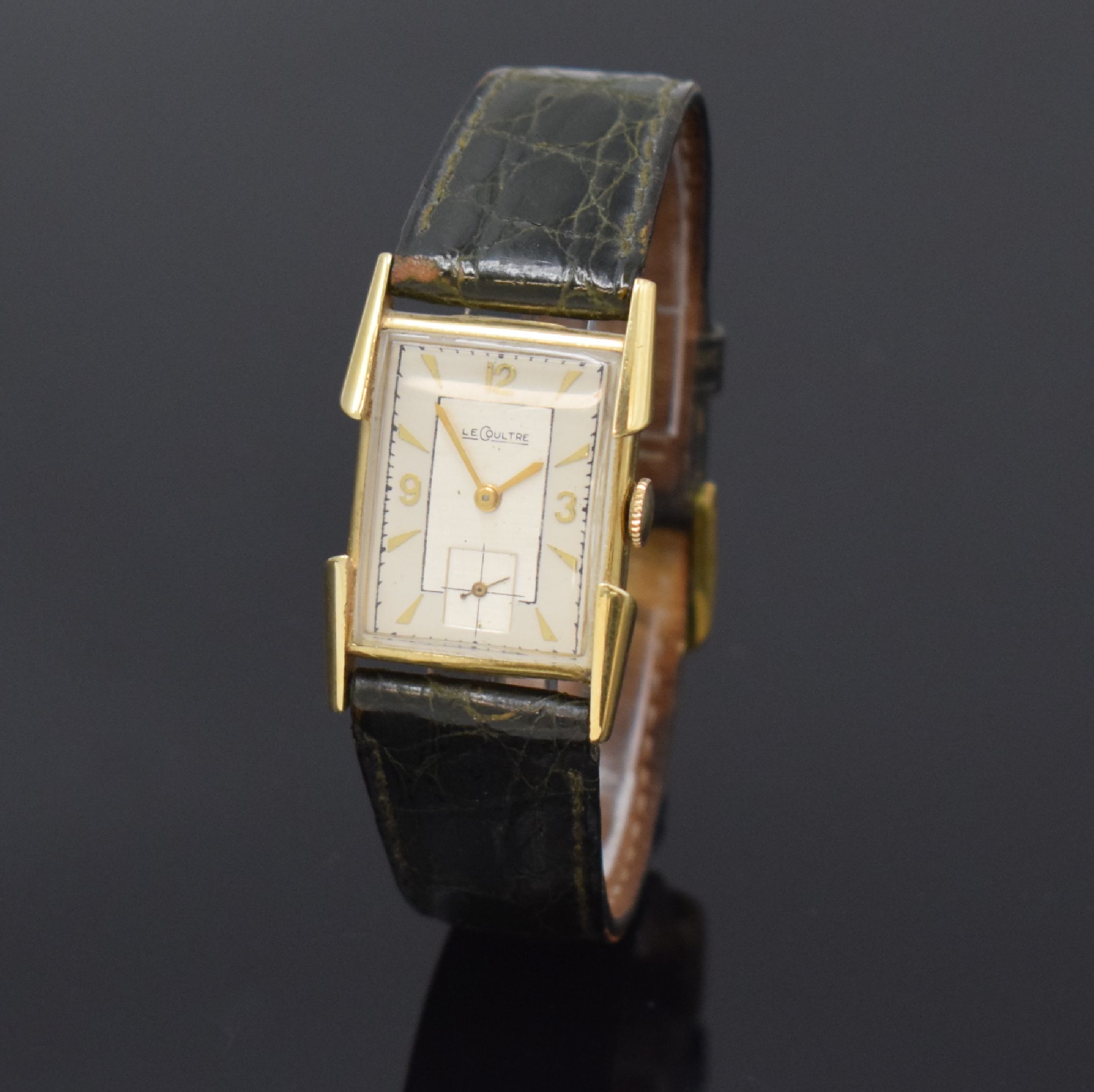 LeCoultre Armbanduhr in GG 585/000, Schweiz/USA Ende 1940er Jahre, Handaufzug, aufw. 2-teil. Geh., Boden aufgedr., silb. Duoton-Zifferblatt rest., ...