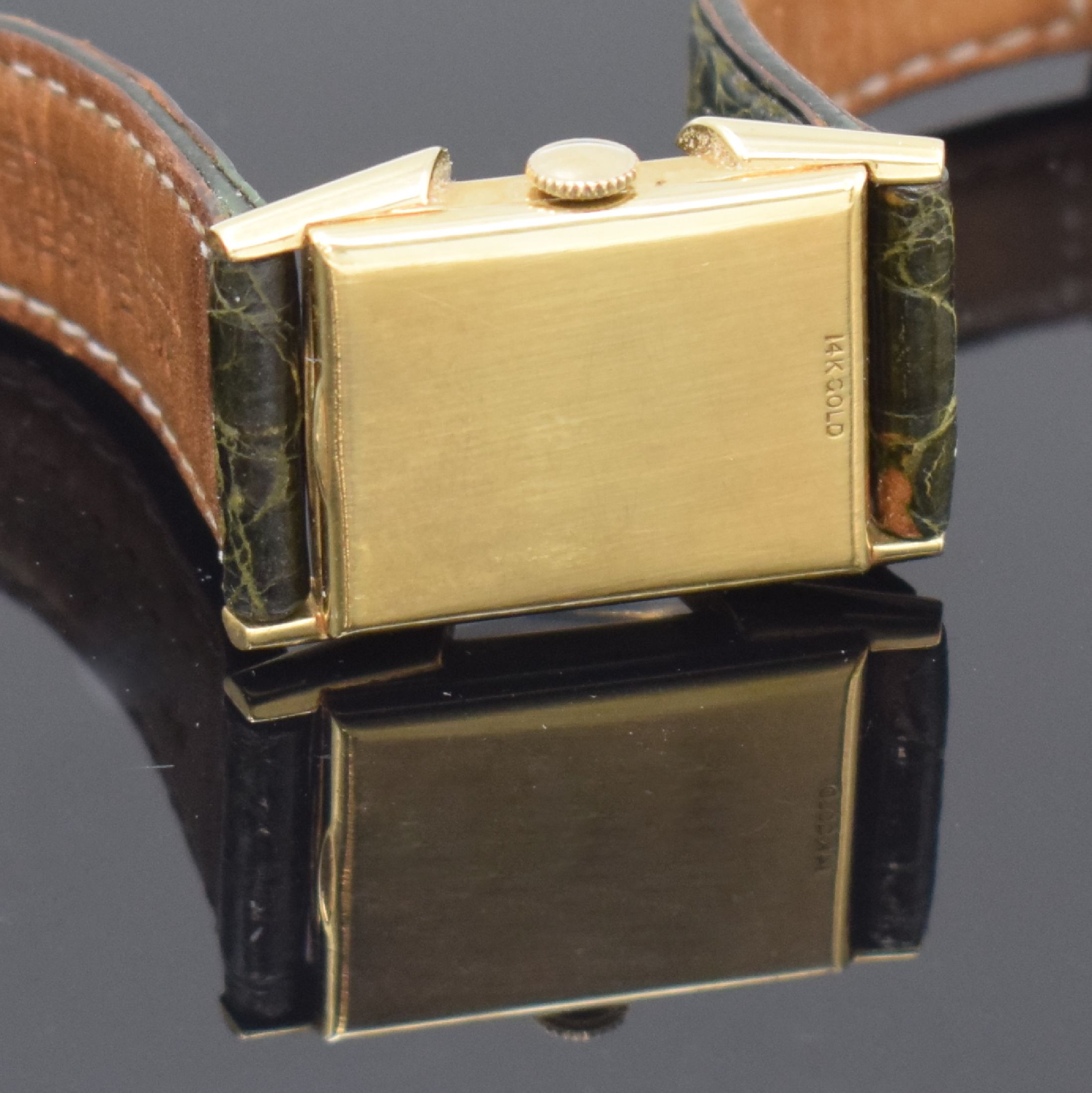Detail d: LeCoultre Armbanduhr in GG 585/000, Schweiz/USA Ende 1940er Jahre, Handaufzug, aufw. 2-teil. Geh., Boden aufgedr., silb. Duoton-Zifferblatt rest., ...