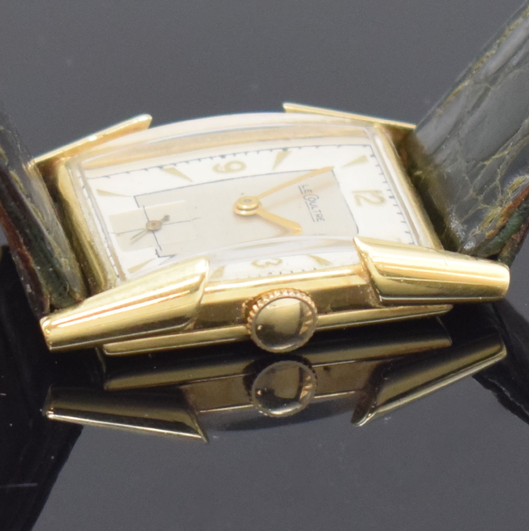 Detail e: LeCoultre Armbanduhr in GG 585/000, Schweiz/USA Ende 1940er Jahre, Handaufzug, aufw. 2-teil. Geh., Boden aufgedr., silb. Duoton-Zifferblatt rest., ...