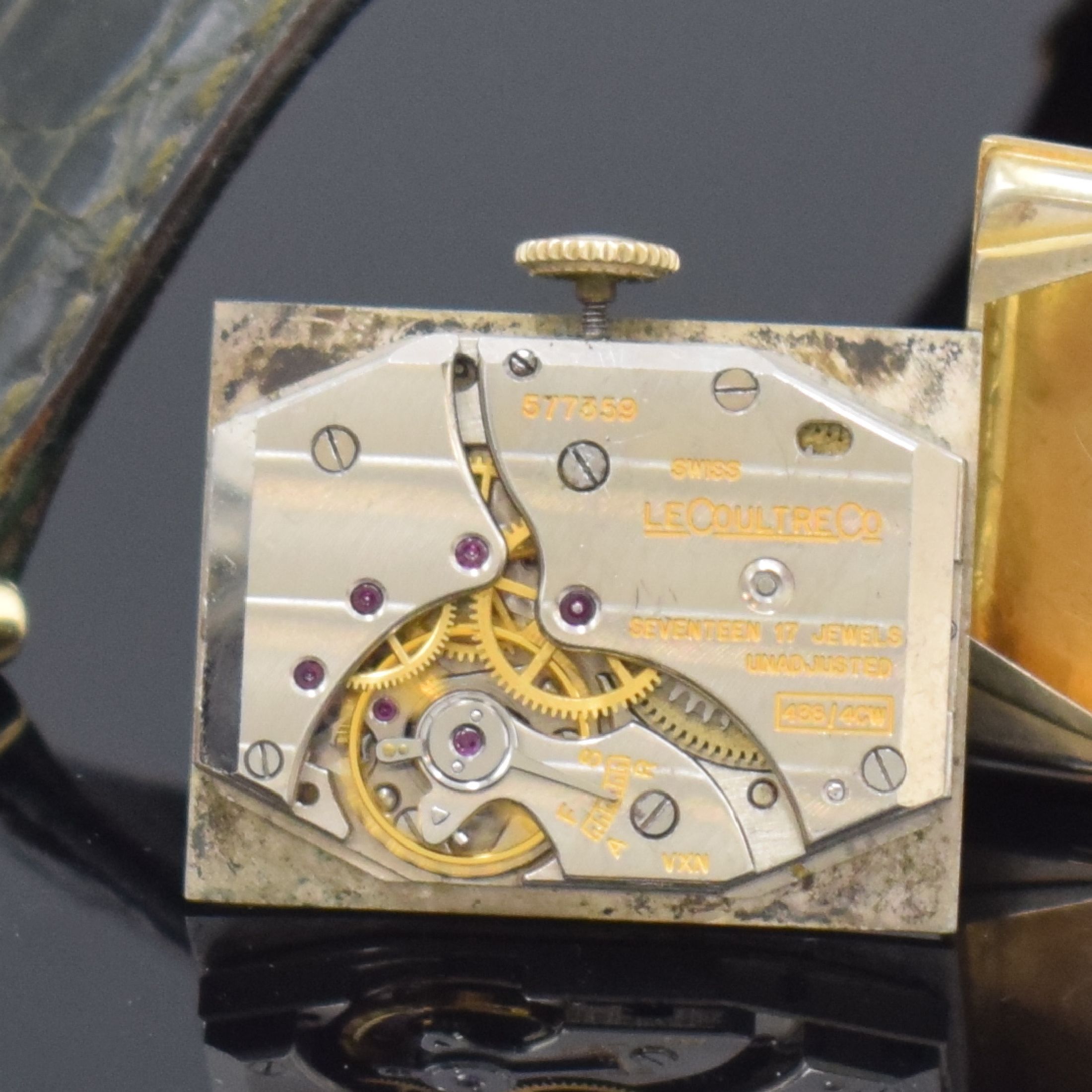 Detail g: LeCoultre Armbanduhr in GG 585/000, Schweiz/USA Ende 1940er Jahre, Handaufzug, aufw. 2-teil. Geh., Boden aufgedr., silb. Duoton-Zifferblatt rest., ...