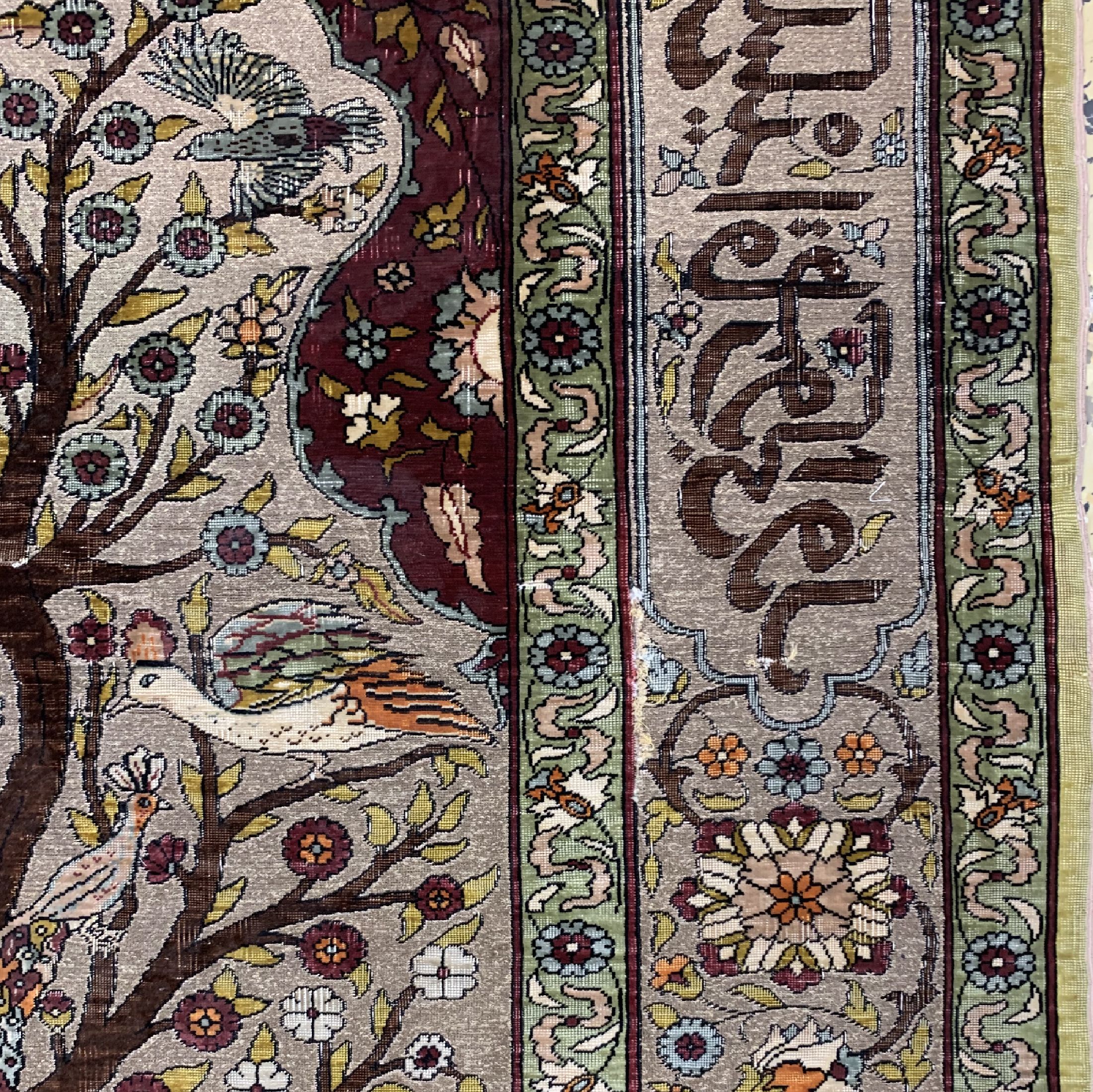 Detail c: Hereke Seide fein Türkei, signiert, um 1940, reine Naturseide"Metallbroschiert", ca. 115 x 79 cm, EHZ: 4(mehrere kleine Risse, auf Stoff ...