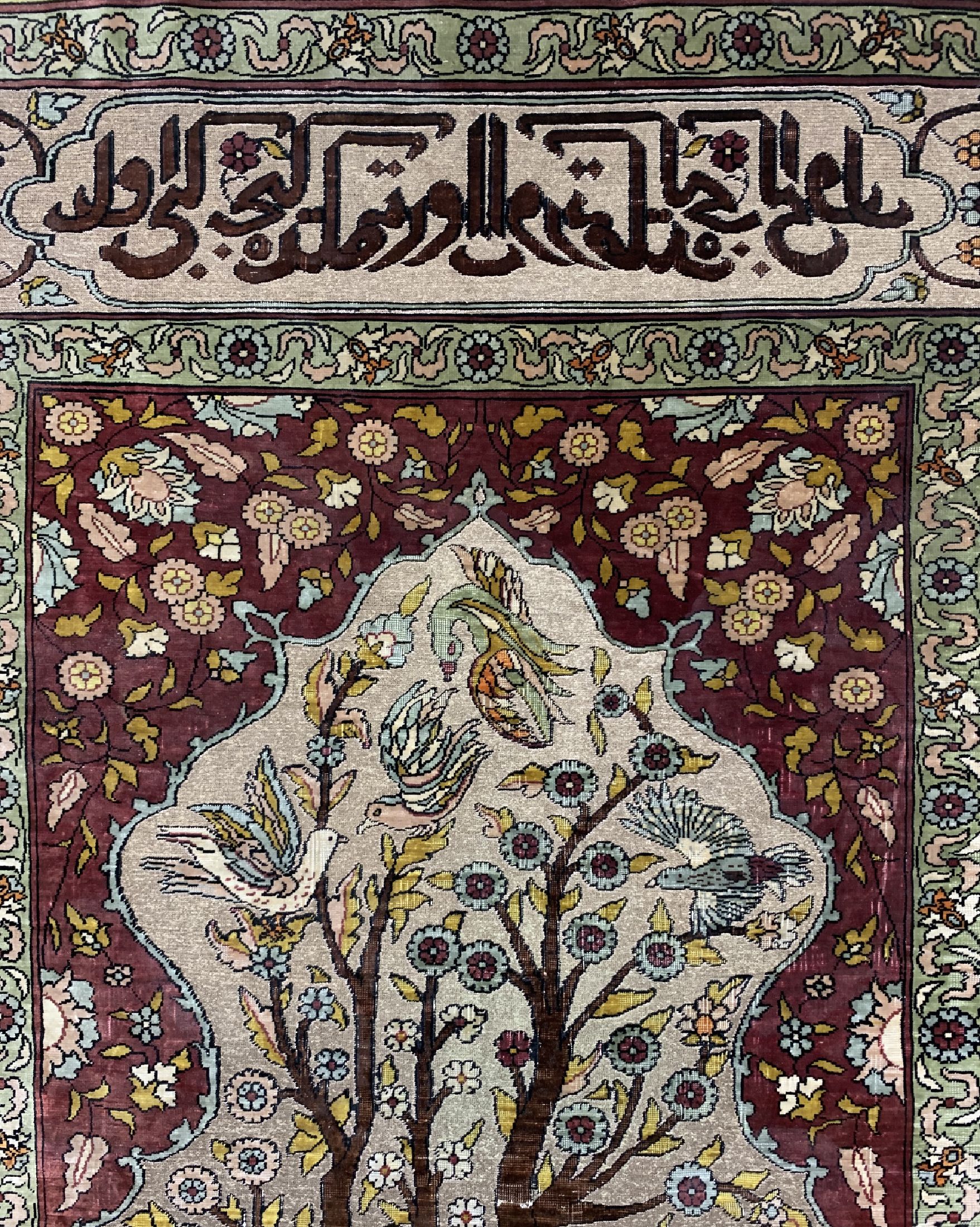 Detail d: Hereke Seide fein Türkei, signiert, um 1940, reine Naturseide"Metallbroschiert", ca. 115 x 79 cm, EHZ: 4(mehrere kleine Risse, auf Stoff ...