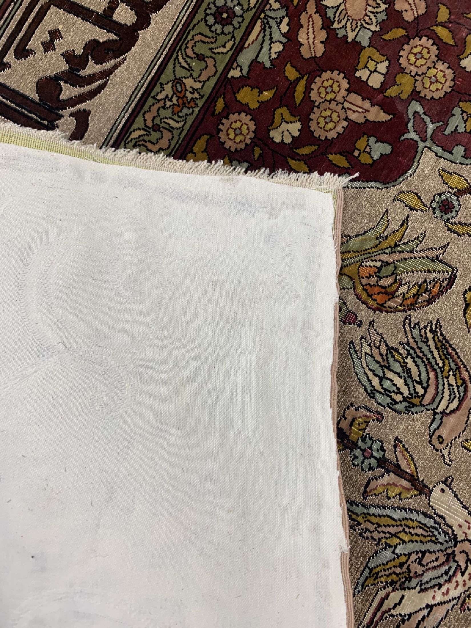 Detail g: Hereke Seide fein Türkei, signiert, um 1940, reine Naturseide"Metallbroschiert", ca. 115 x 79 cm, EHZ: 4(mehrere kleine Risse, auf Stoff ...