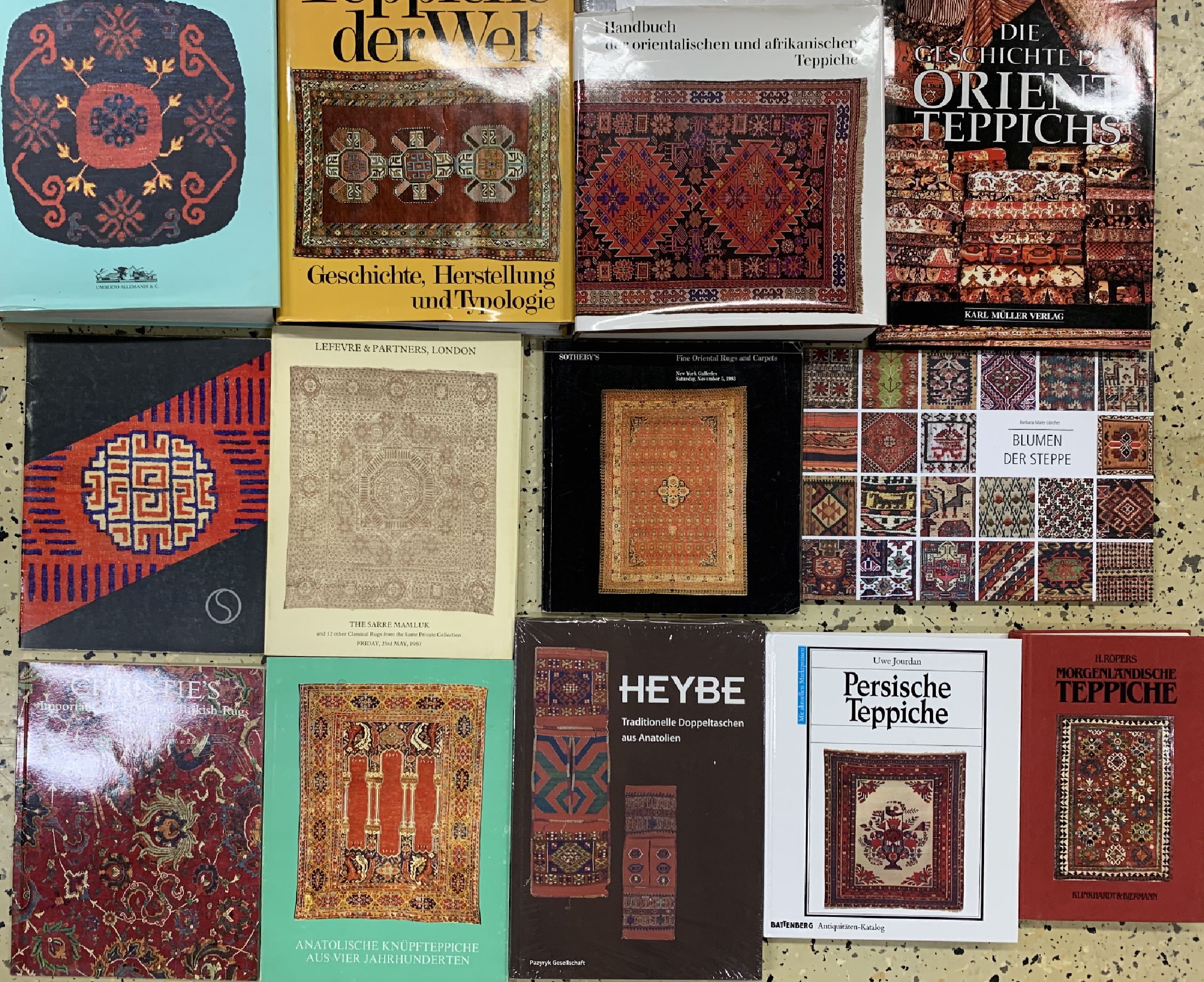 Detail a: Konvolut aus 21 Büchern Teppich Literatur