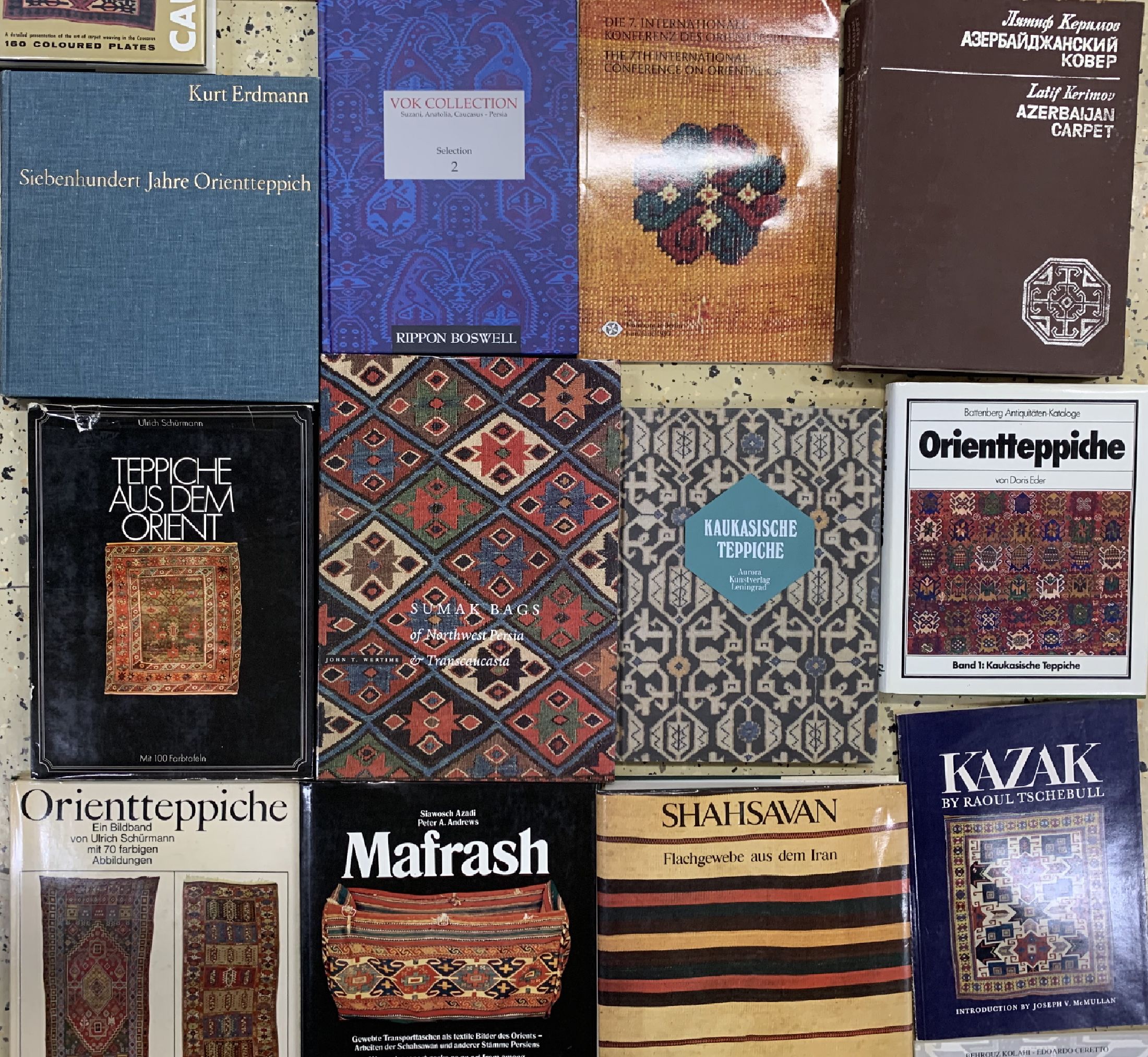 Detail b: Konvolut as 29 Büchern Teppich Literatur