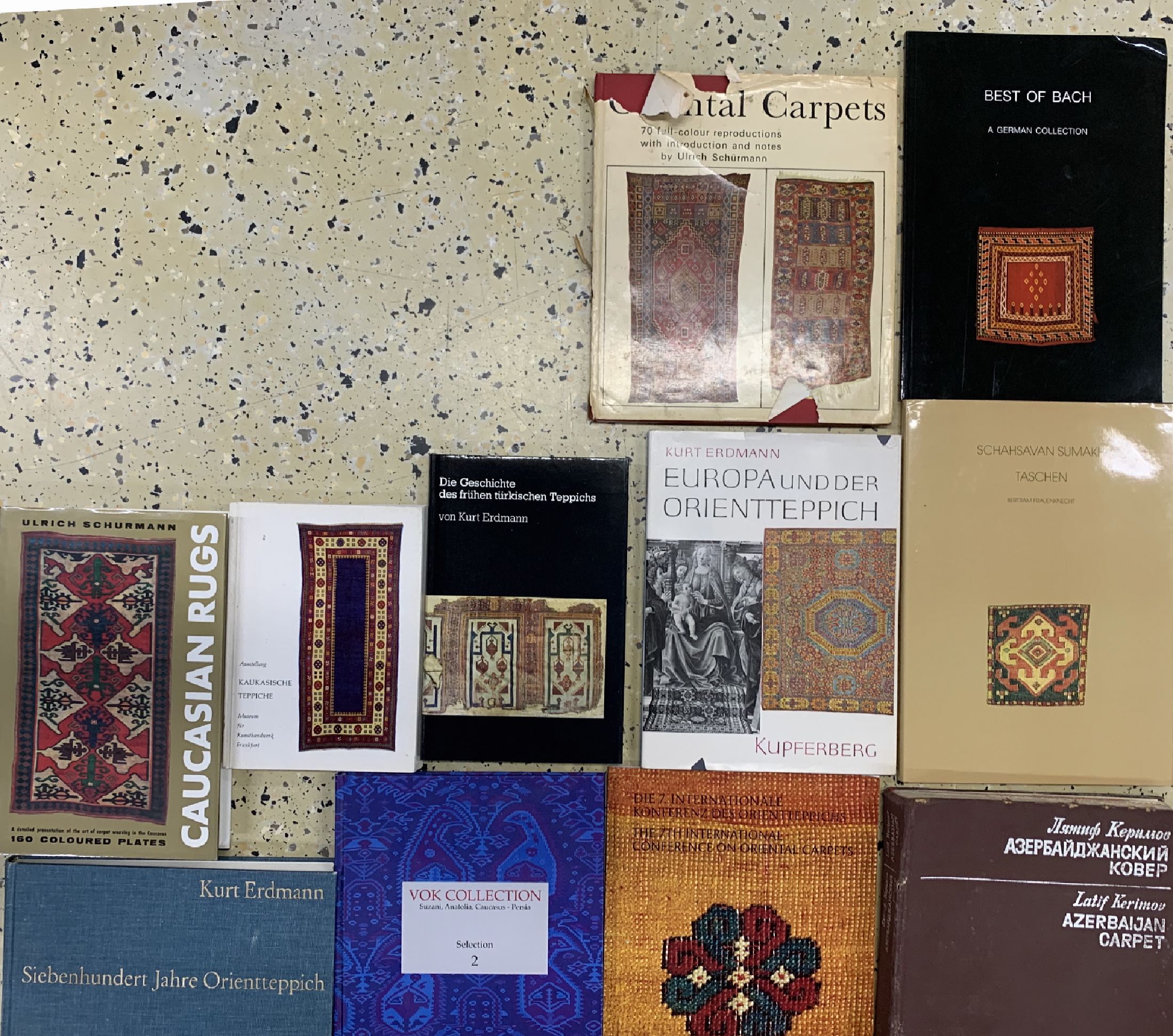 Detail c: Konvolut as 29 Büchern Teppich Literatur